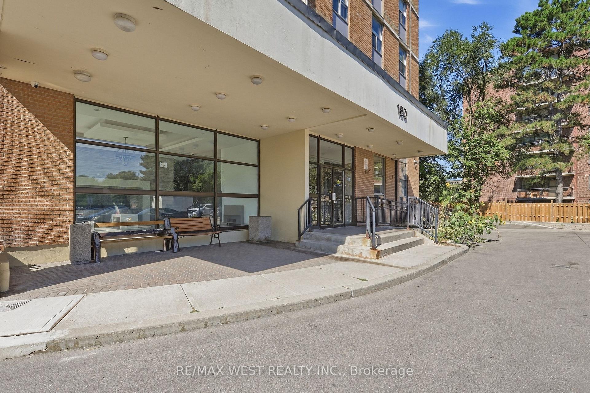 Photo 2 of Unit 302, 180 Dudley Avenue, Markham, Thornhill — HOMEH