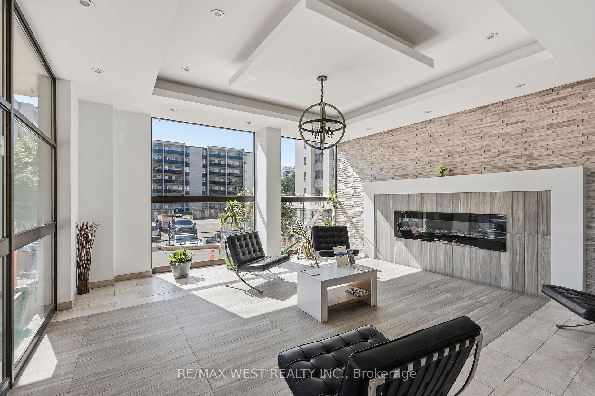 Photo 4 of Unit 302, 180 Dudley Avenue, Markham, Thornhill — HOMEH