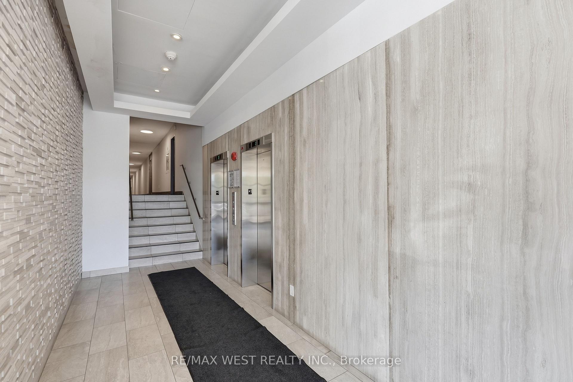 Photo 5 of Unit 302, 180 Dudley Avenue, Markham, Thornhill — HOMEH