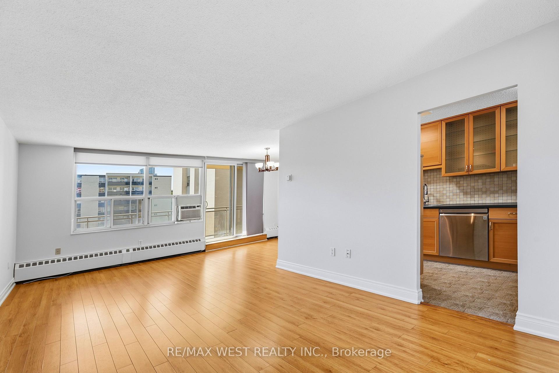 Photo 6 of Unit 302, 180 Dudley Avenue, Markham, Thornhill — HOMEH