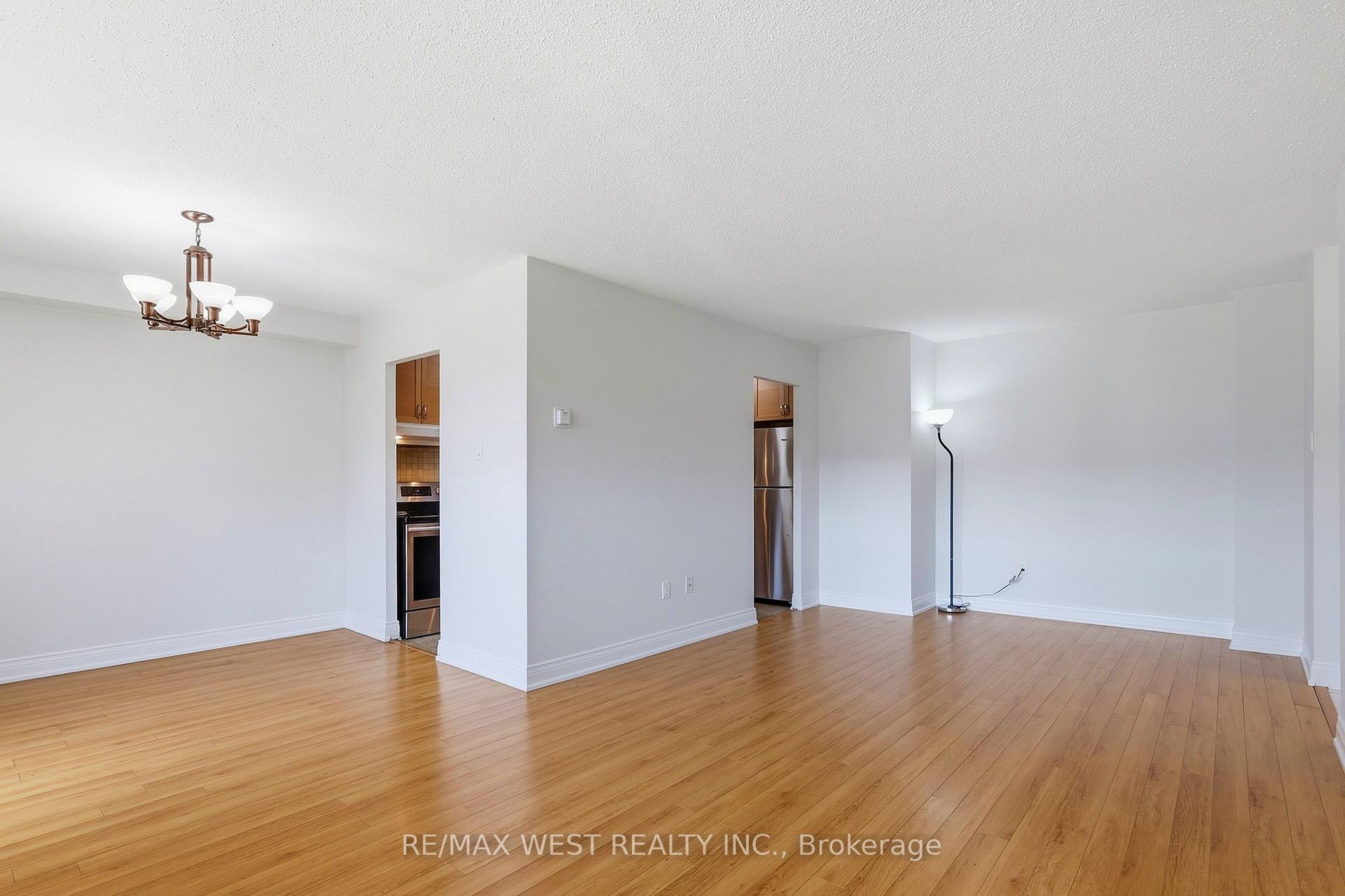 Photo 8 of Unit 302, 180 Dudley Avenue, Markham, Thornhill — HOMEH