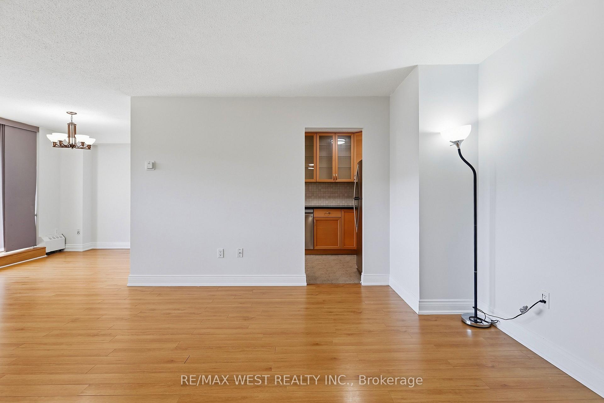 Photo 9 of Unit 302, 180 Dudley Avenue, Markham, Thornhill — HOMEH