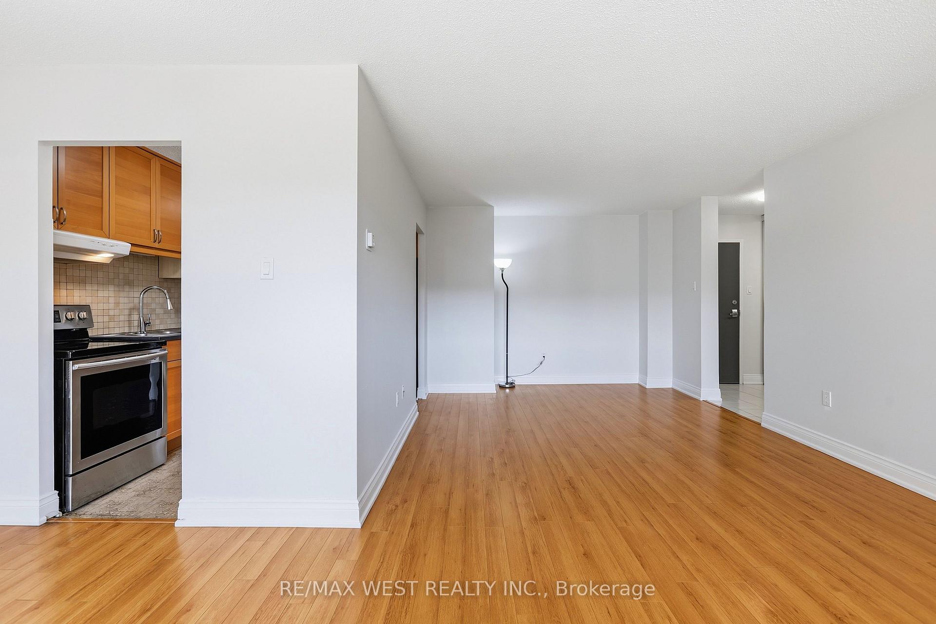 Photo 10 of Unit 302, 180 Dudley Avenue, Markham, Thornhill — HOMEH