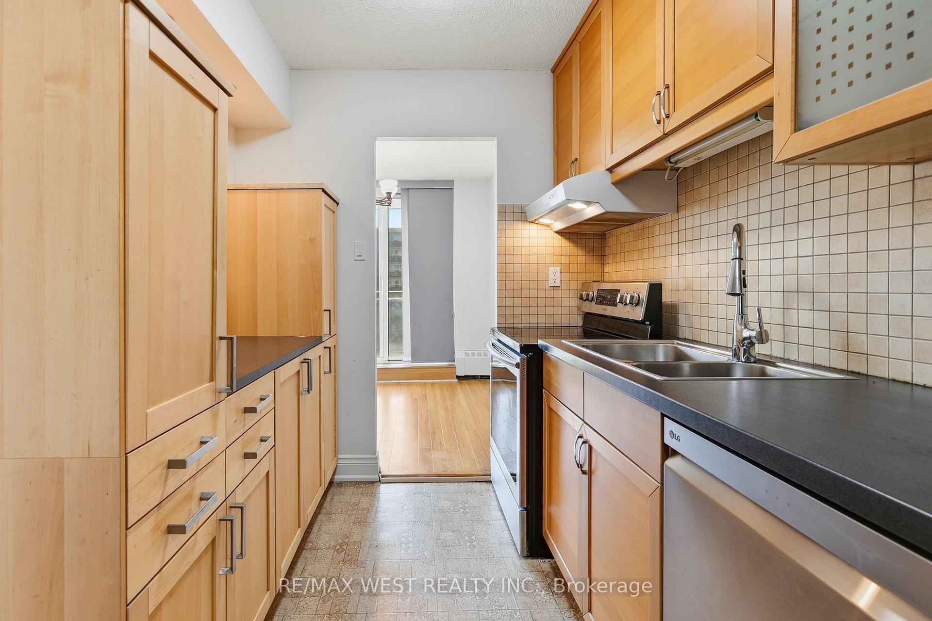 Photo 14 of Unit 302, 180 Dudley Avenue, Markham, Thornhill — HOMEH