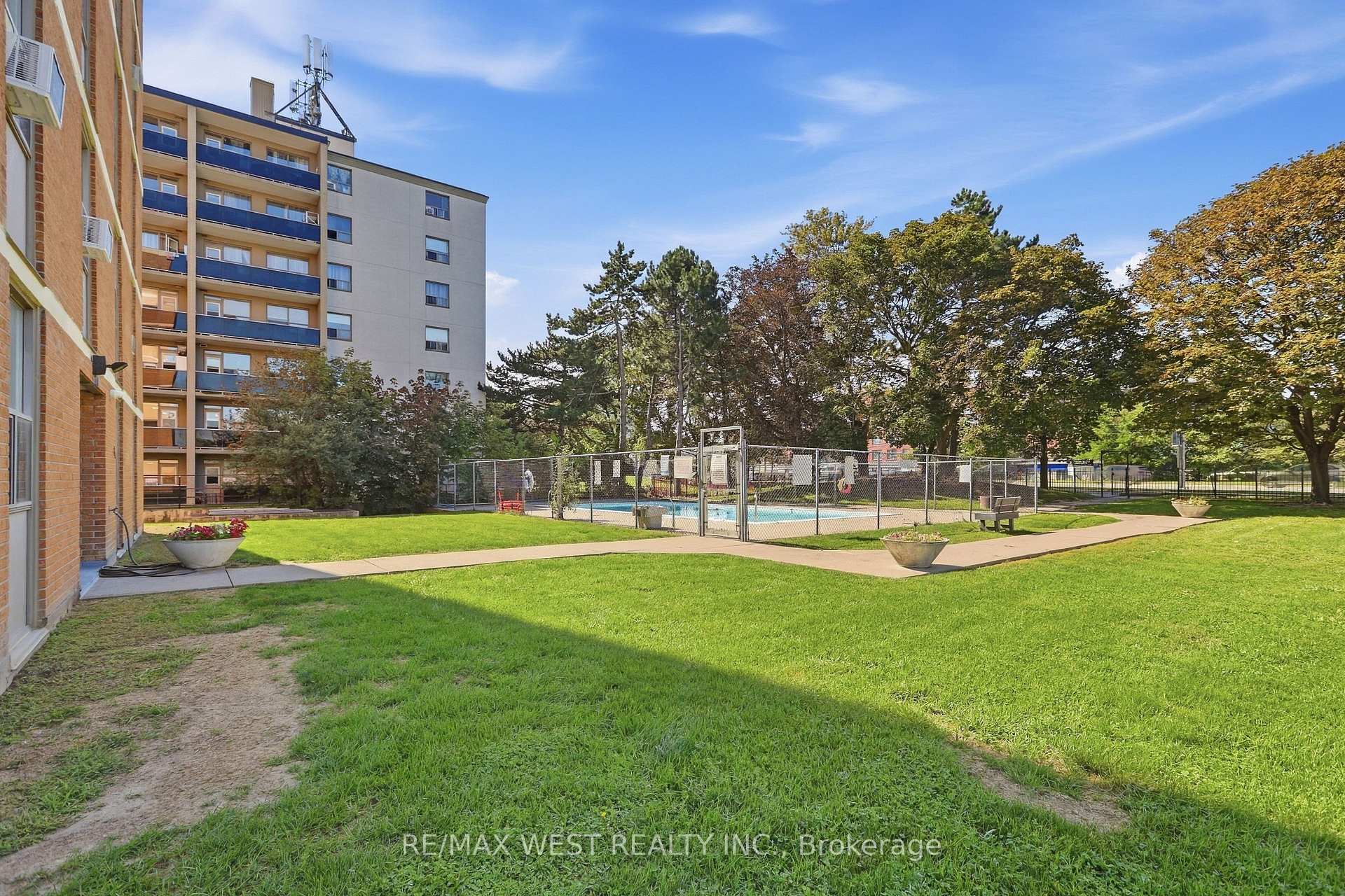 Photo 32 of Unit 302, 180 Dudley Avenue, Markham, Thornhill — HOMEH