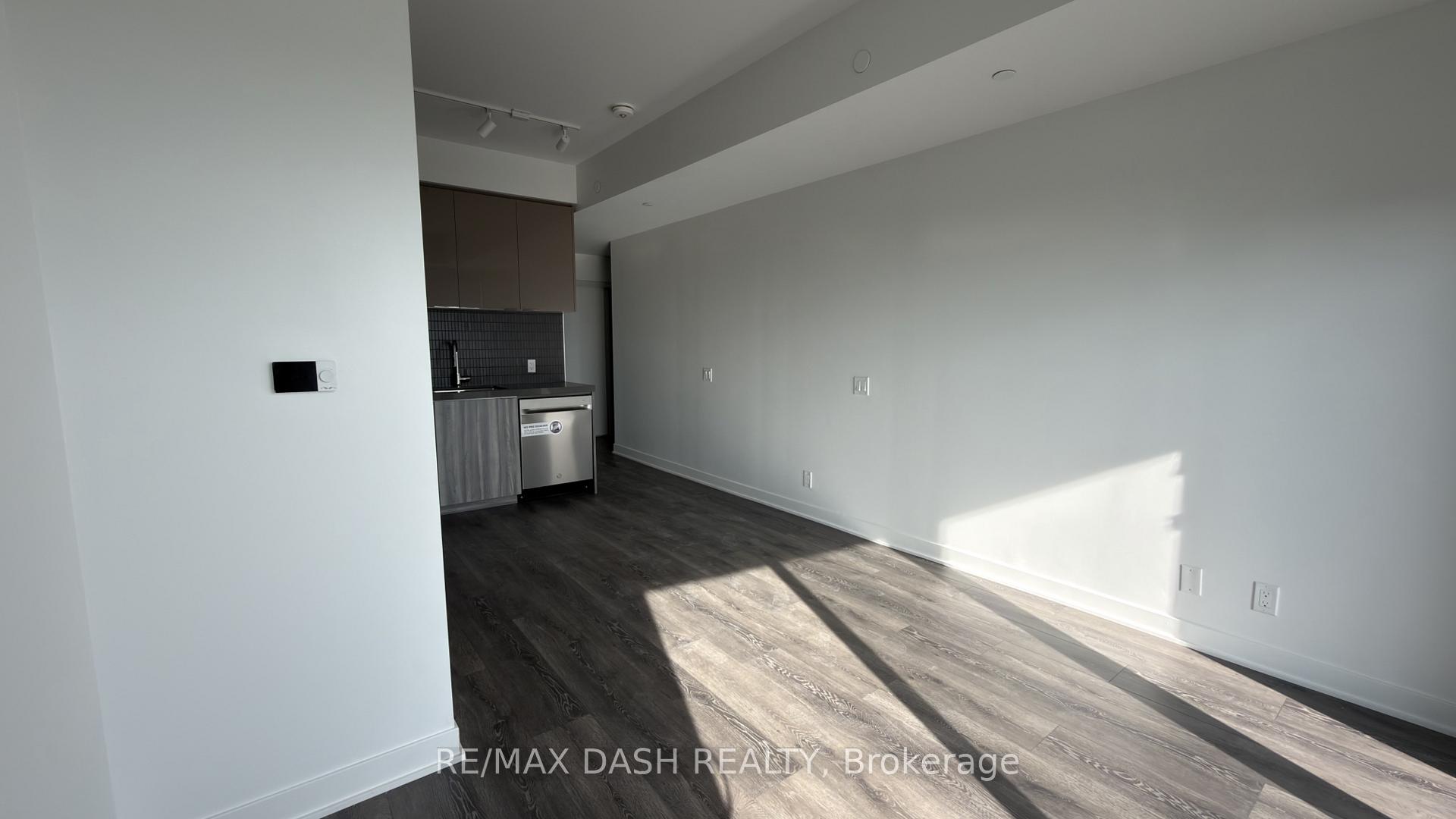 Photo 13 of Unit 3116, 6 Flavelle Trail, Vaughan, Steeles West Industrial — HOMEH
