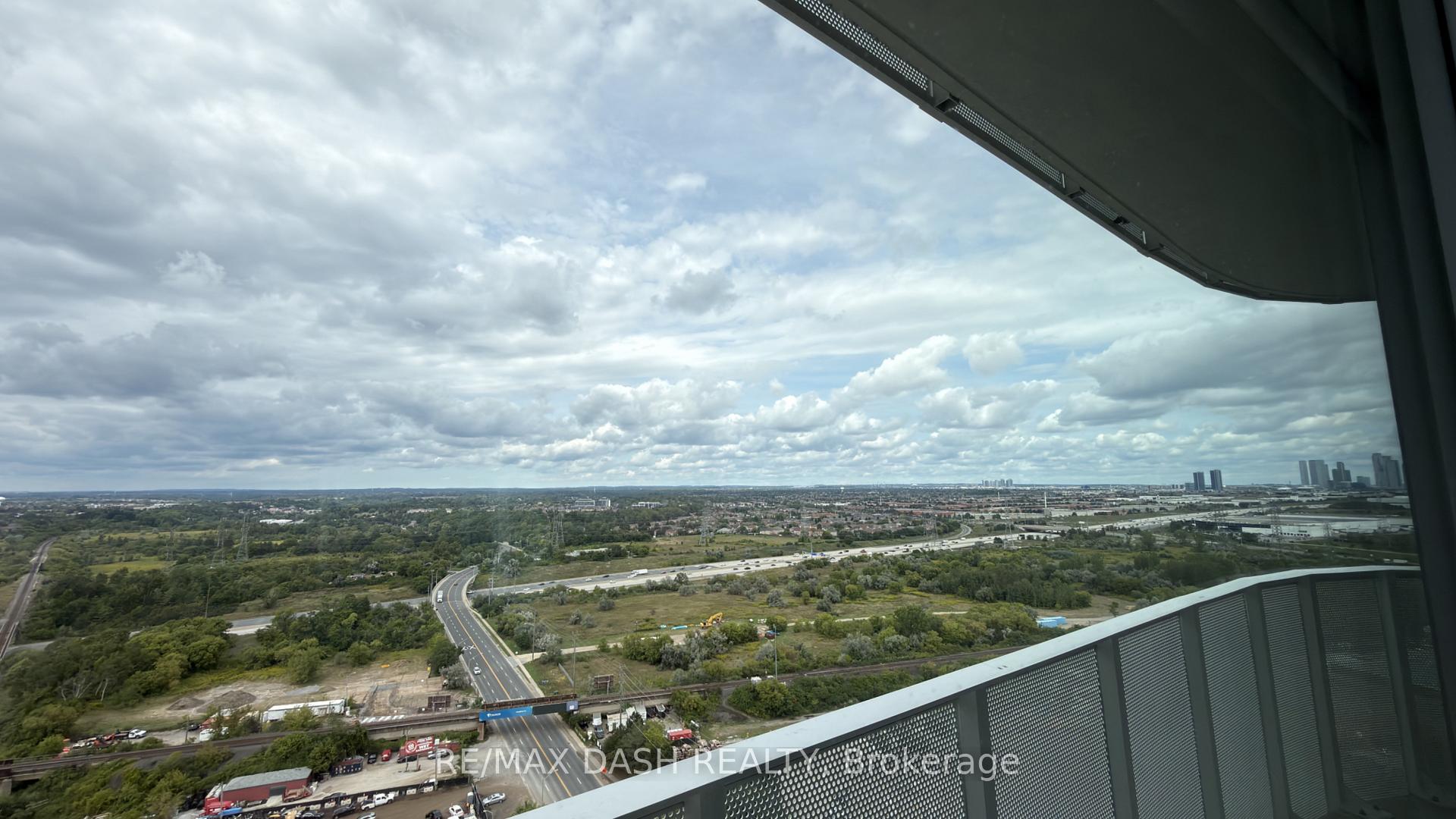 Photo 27 of Unit 2319, 6 Flavelle Trail, Vaughan, Steeles West Industrial — HOMEH
