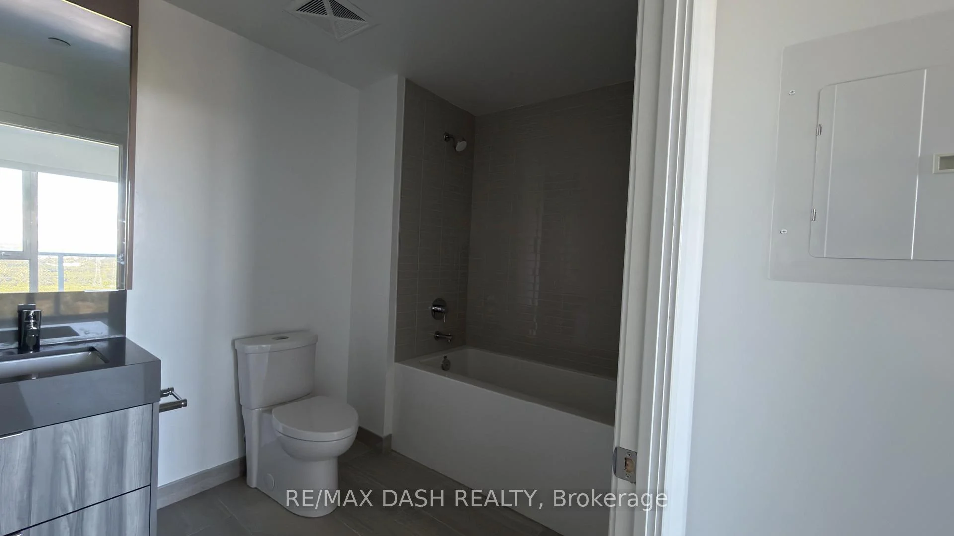 Photo 20 of Unit 2319, 6 Flavelle Trail, Vaughan, Steeles West Industrial — HOMEH