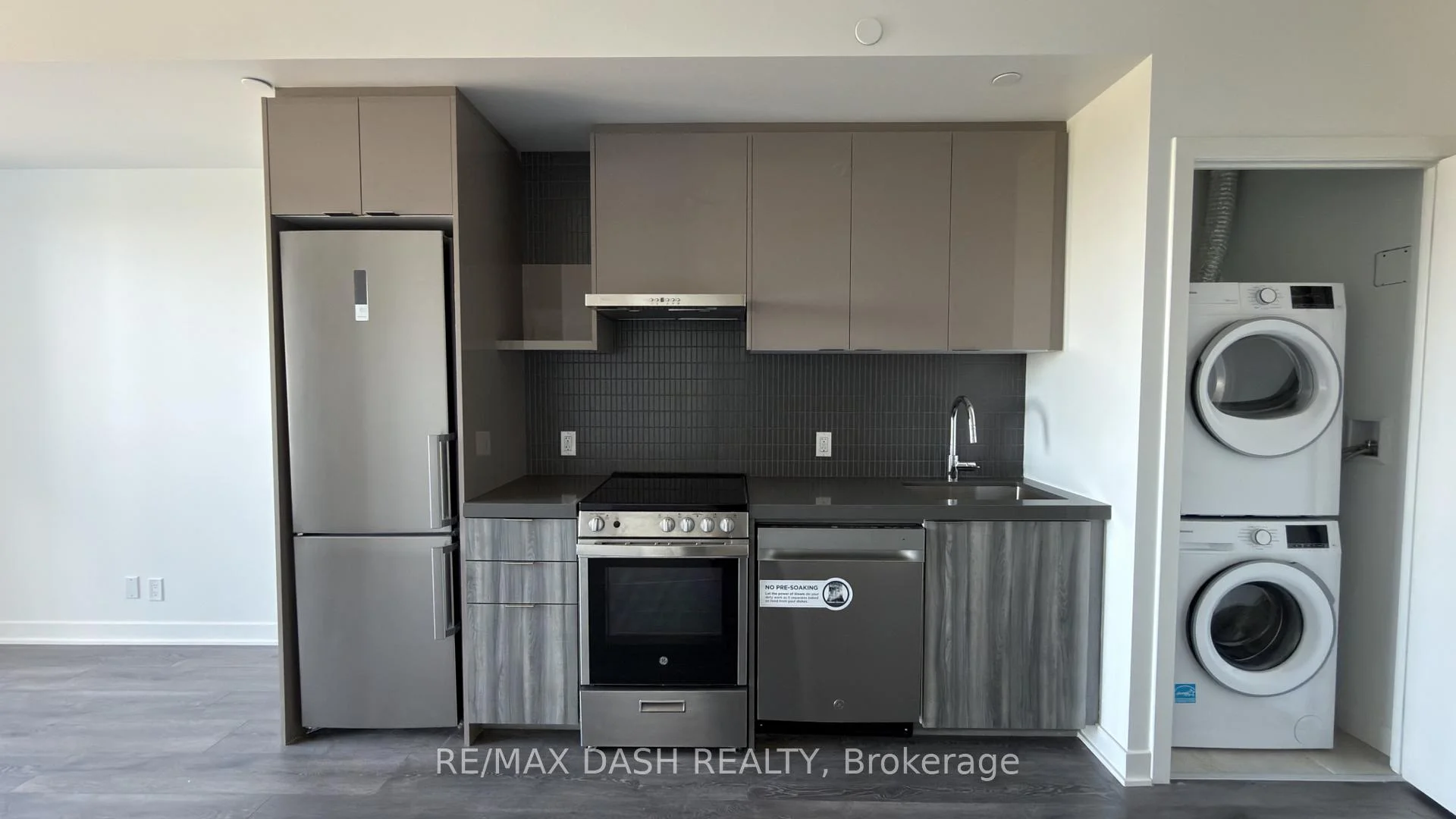 Photo 28 of Unit 2319, 6 Flavelle Trail, Vaughan, Steeles West Industrial — HOMEH