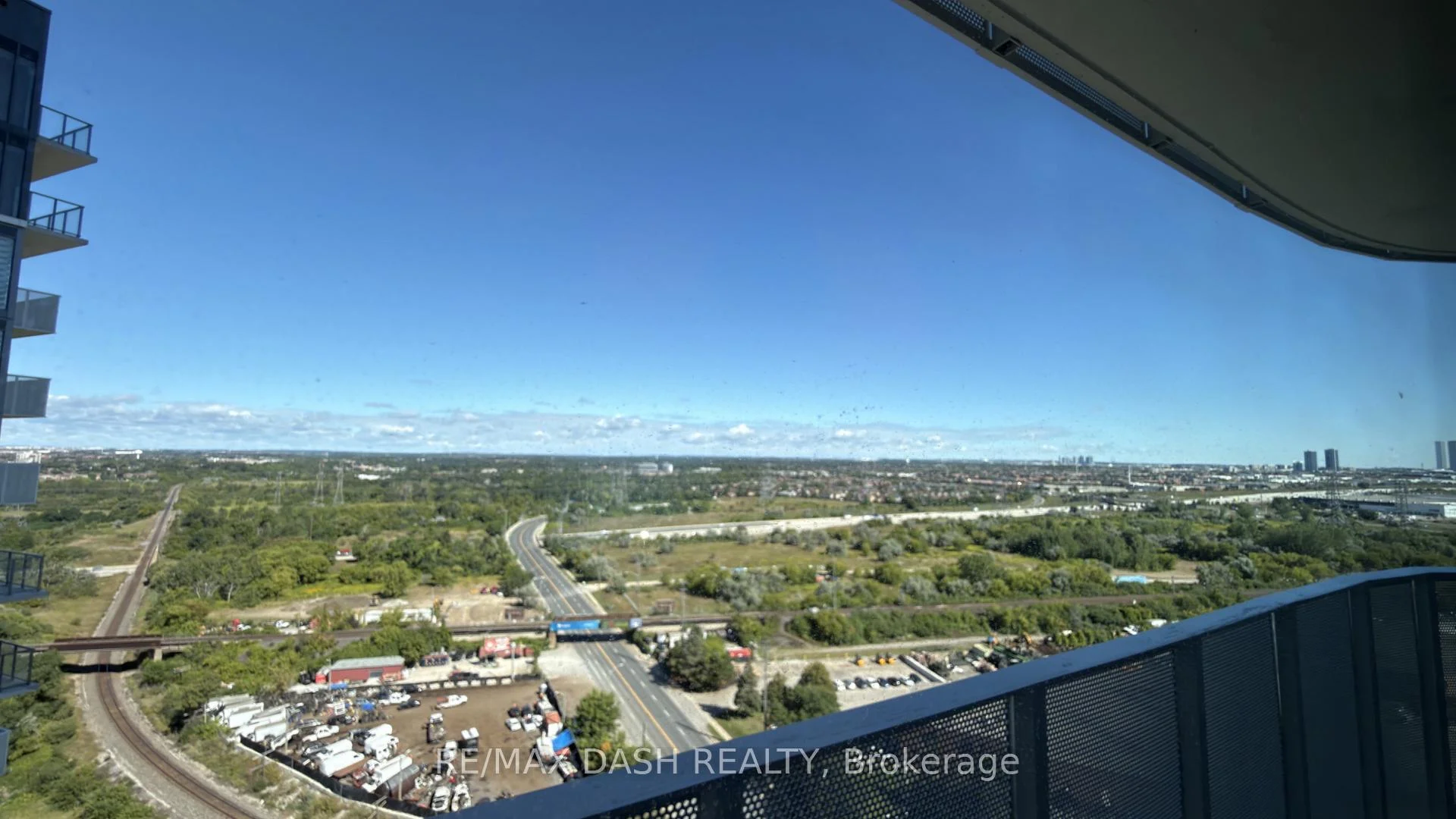 Photo 33 of Unit 2319, 6 Flavelle Trail, Vaughan, Steeles West Industrial — HOMEH
