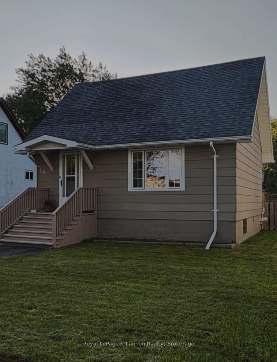 Front of 124 Kenogami Avenue S