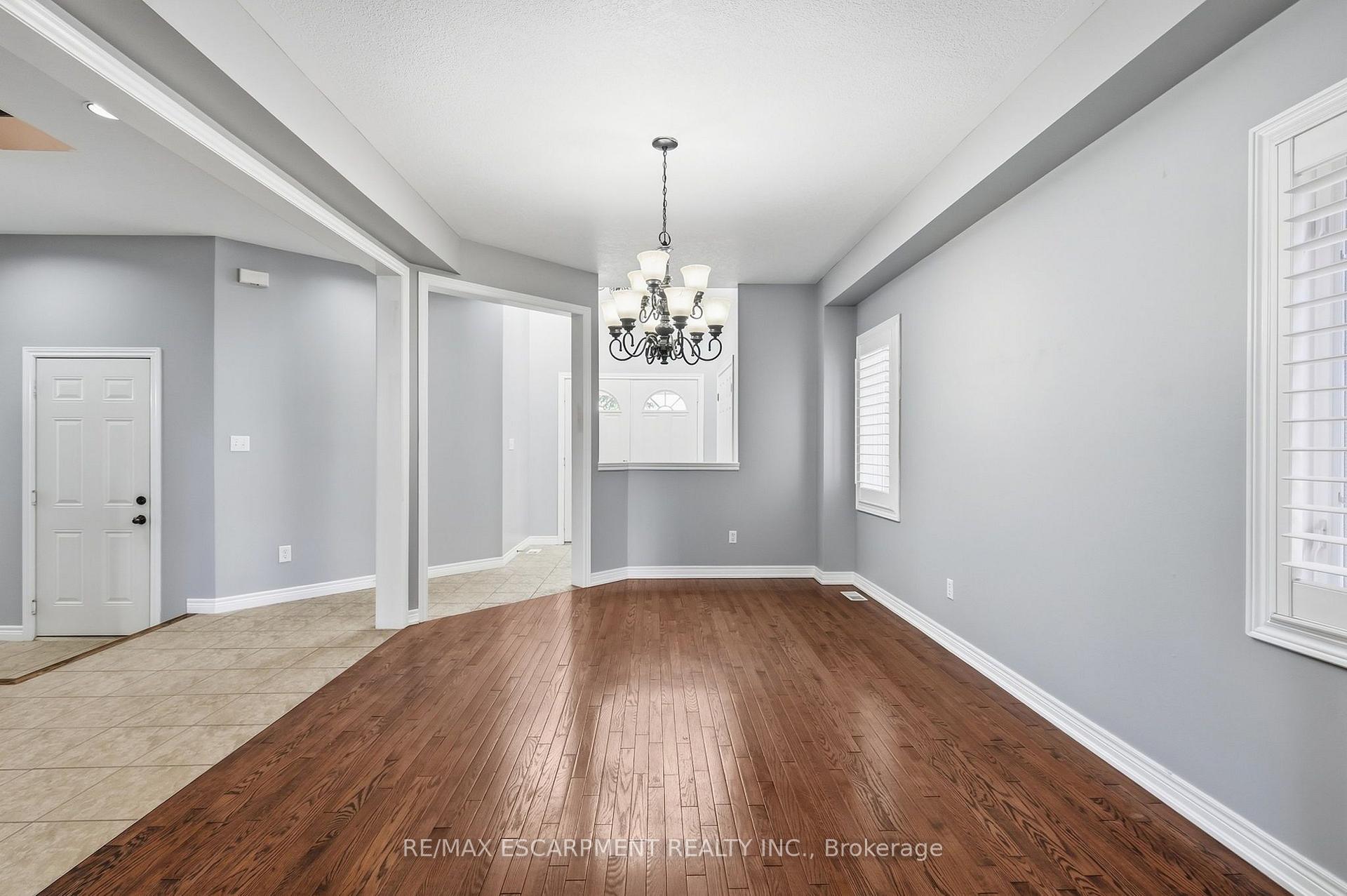 Photo 7 of 84 Deerborn Drive, Hamilton, Thorner — HOMEH