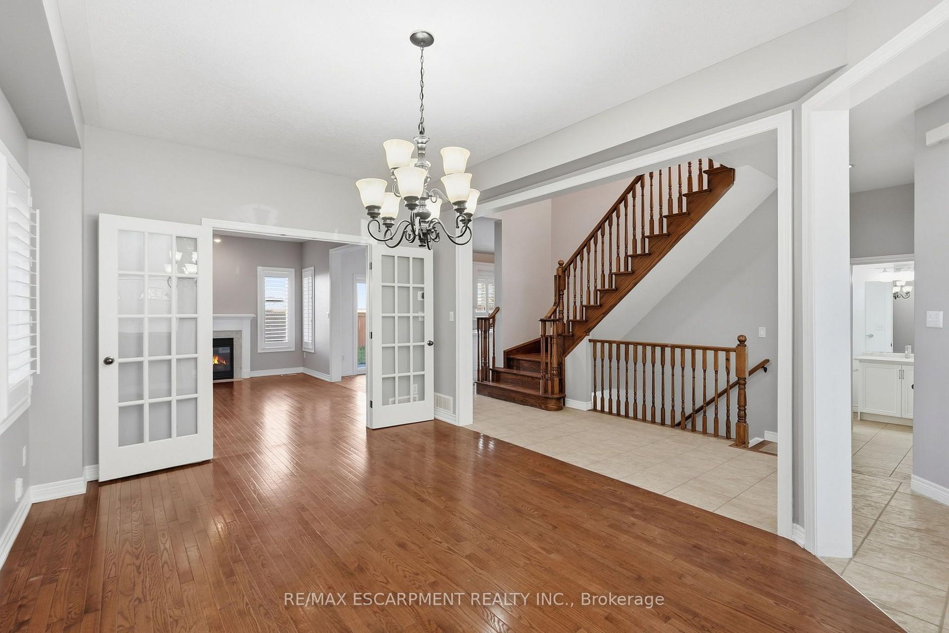 Photo 8 of 84 Deerborn Drive, Hamilton, Thorner — HOMEH