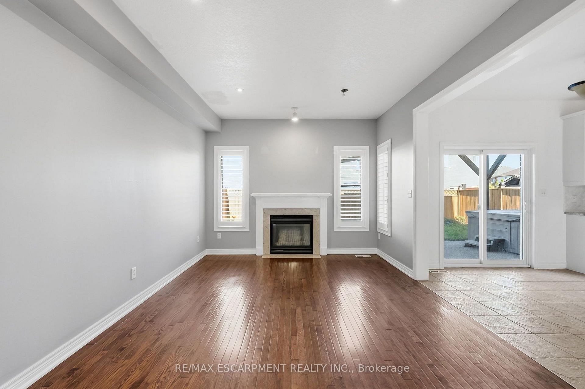 Photo 11 of 84 Deerborn Drive, Hamilton, Thorner — HOMEH