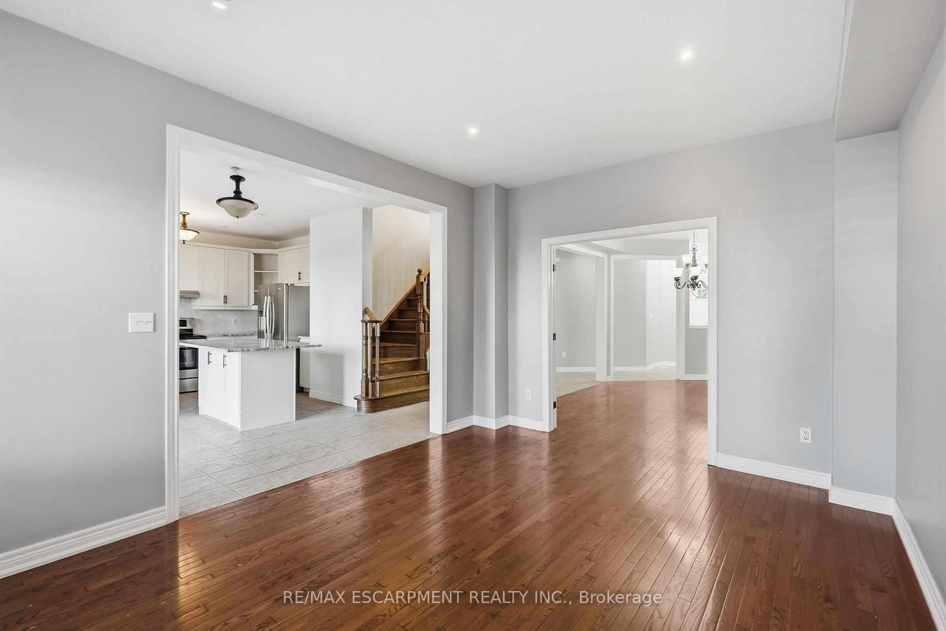 Photo 12 of 84 Deerborn Drive, Hamilton, Thorner — HOMEH
