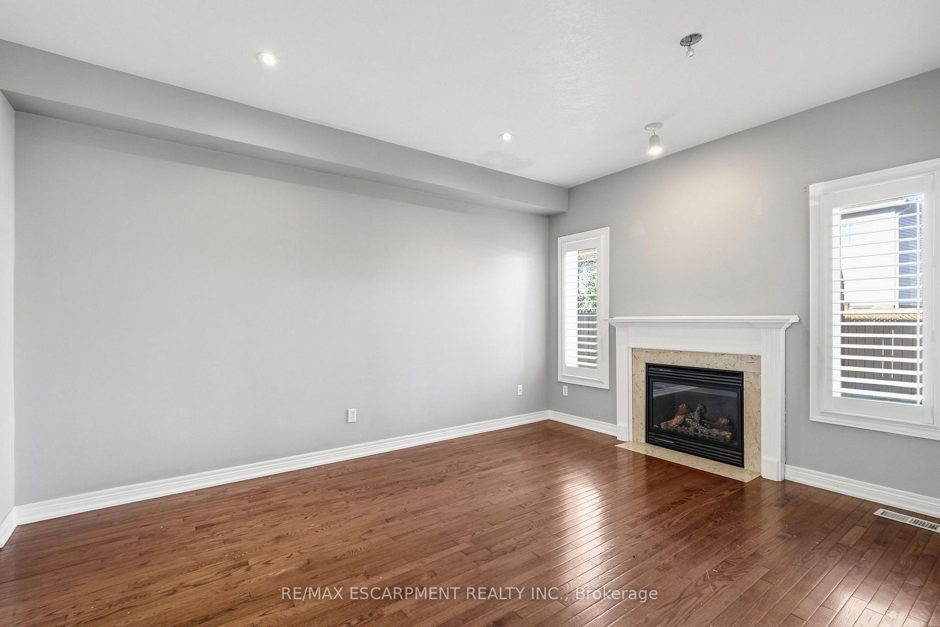 Photo 13 of 84 Deerborn Drive, Hamilton, Thorner — HOMEH