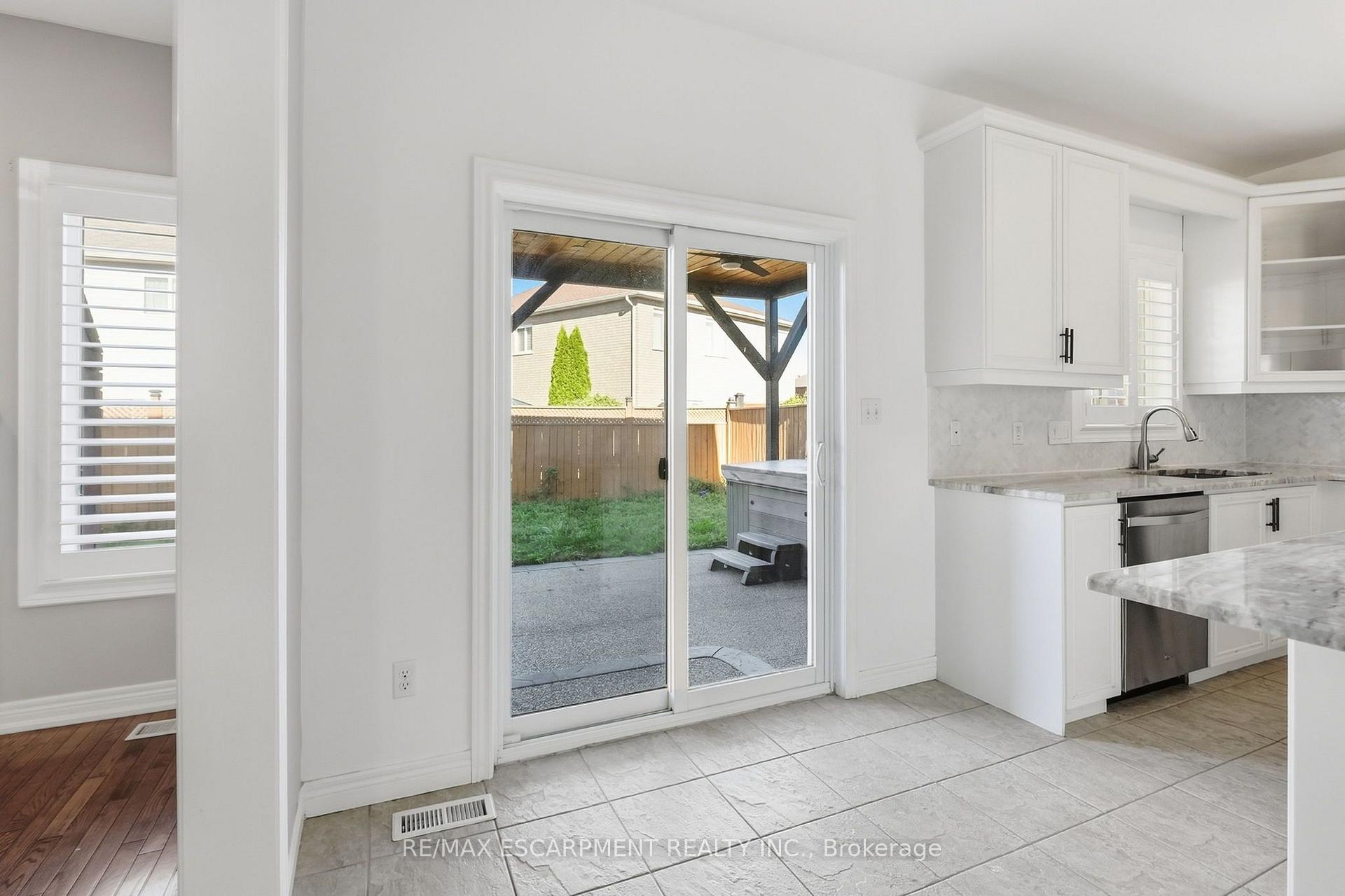 Photo 14 of 84 Deerborn Drive, Hamilton, Thorner — HOMEH