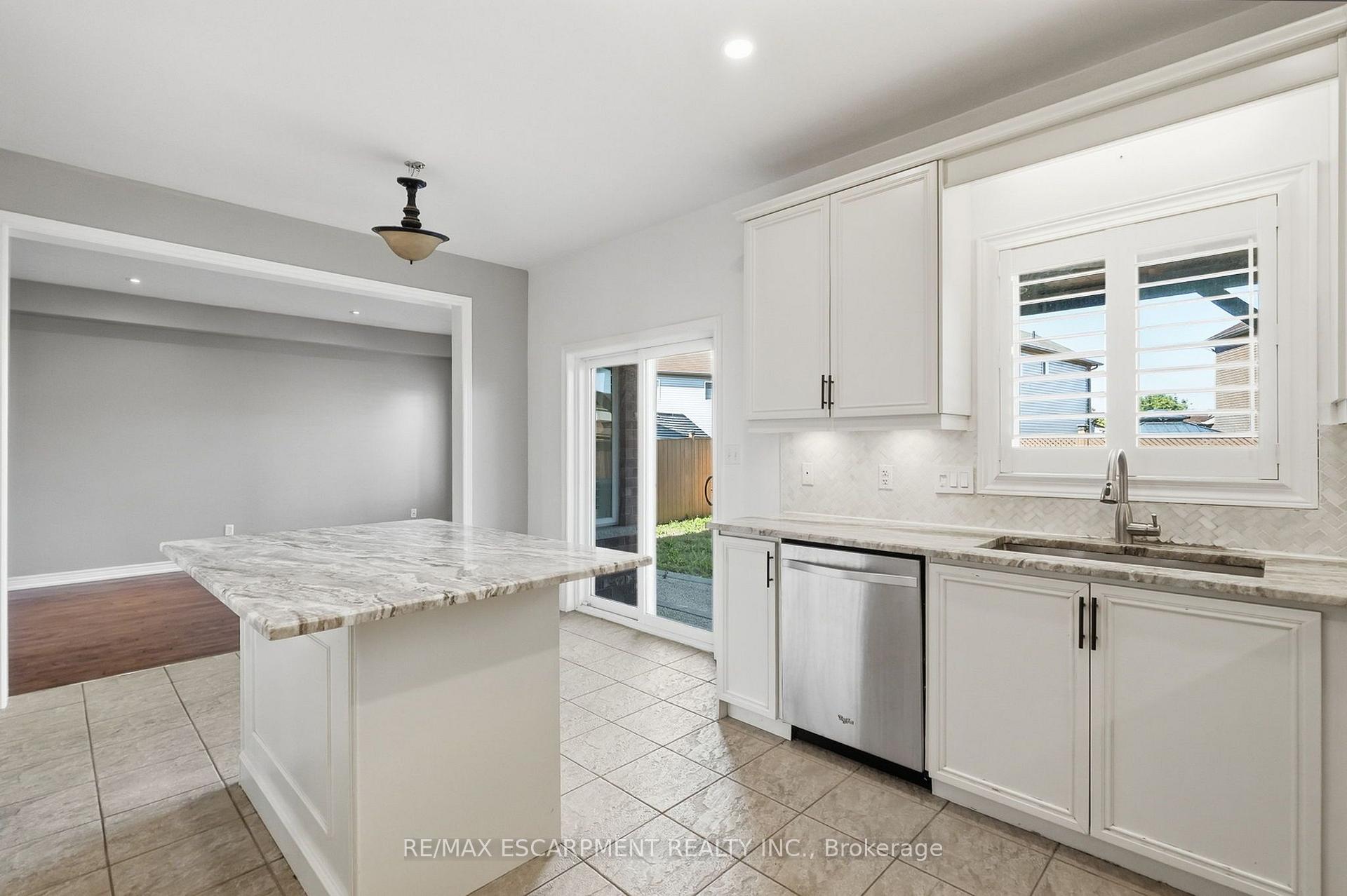 Photo 18 of 84 Deerborn Drive, Hamilton, Thorner — HOMEH
