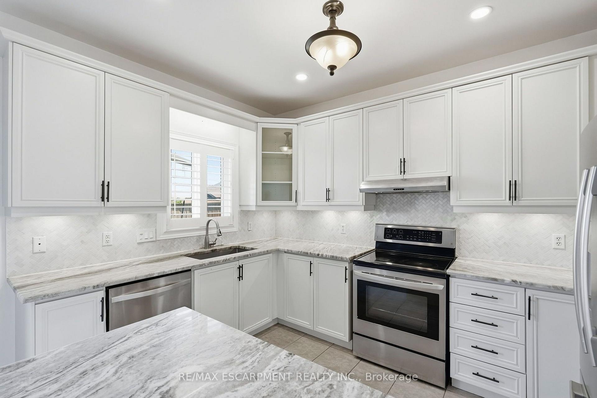 Photo 19 of 84 Deerborn Drive, Hamilton, Thorner — HOMEH