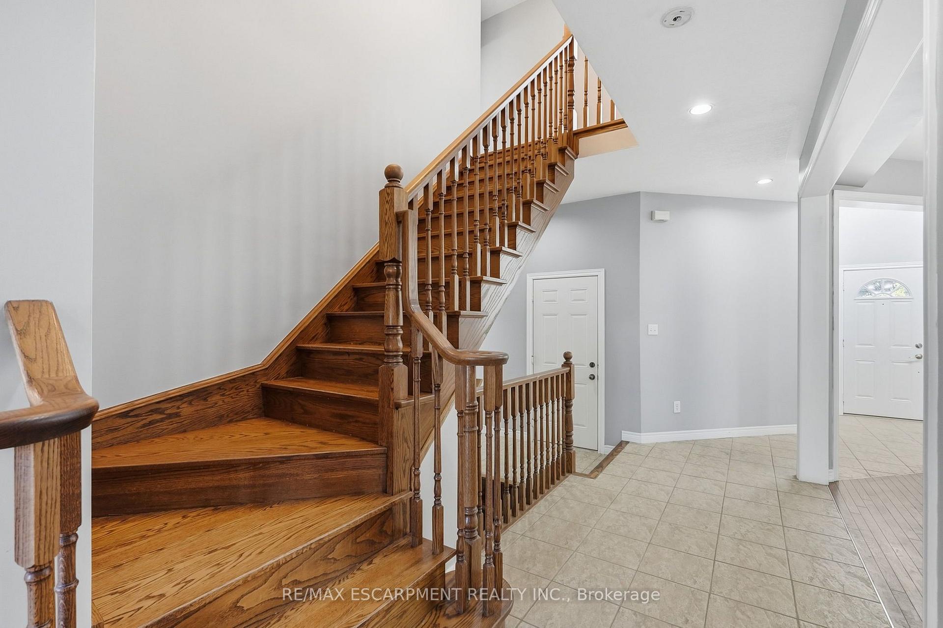 Photo 20 of 84 Deerborn Drive, Hamilton, Thorner — HOMEH