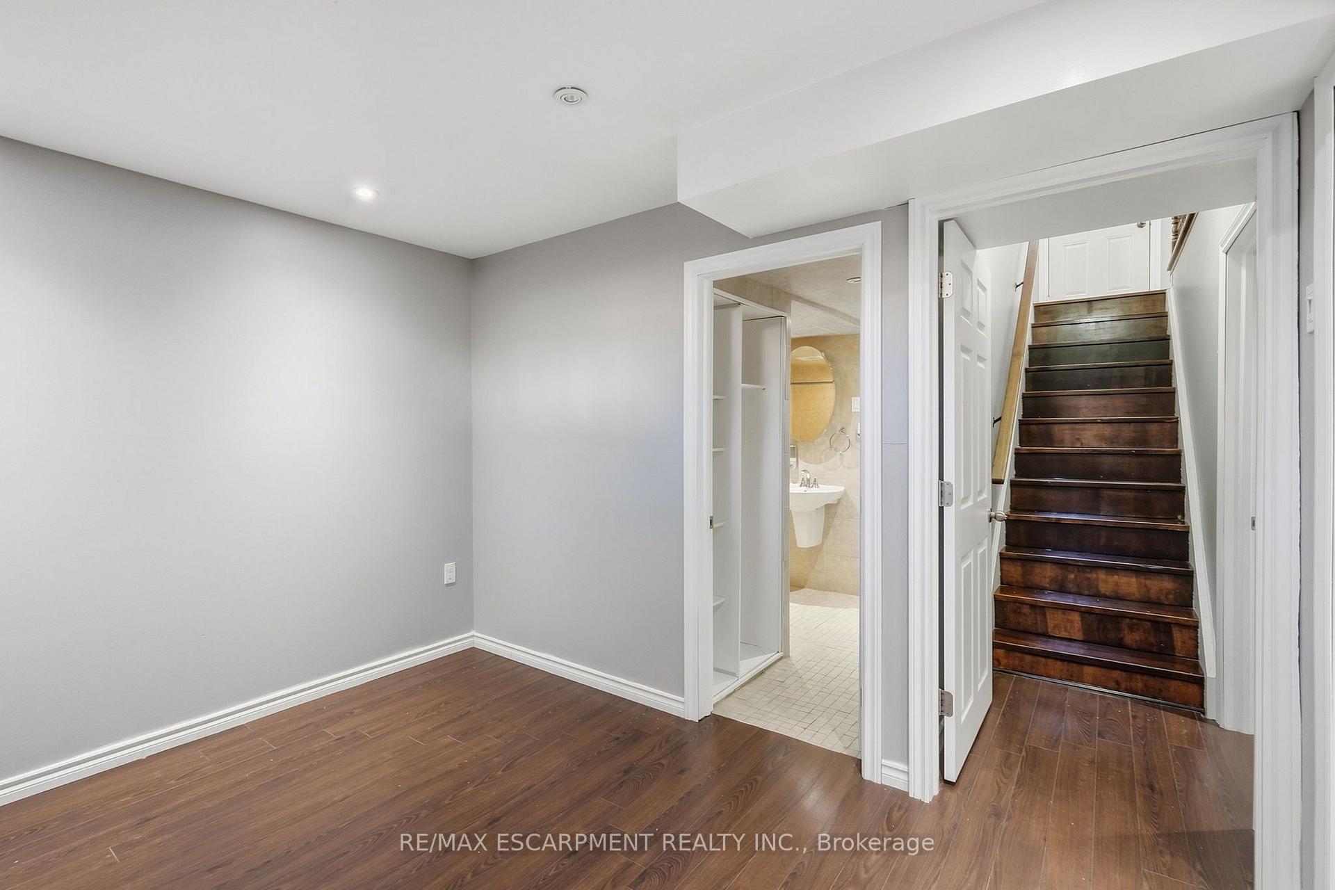 Photo 32 of 84 Deerborn Drive, Hamilton, Thorner — HOMEH