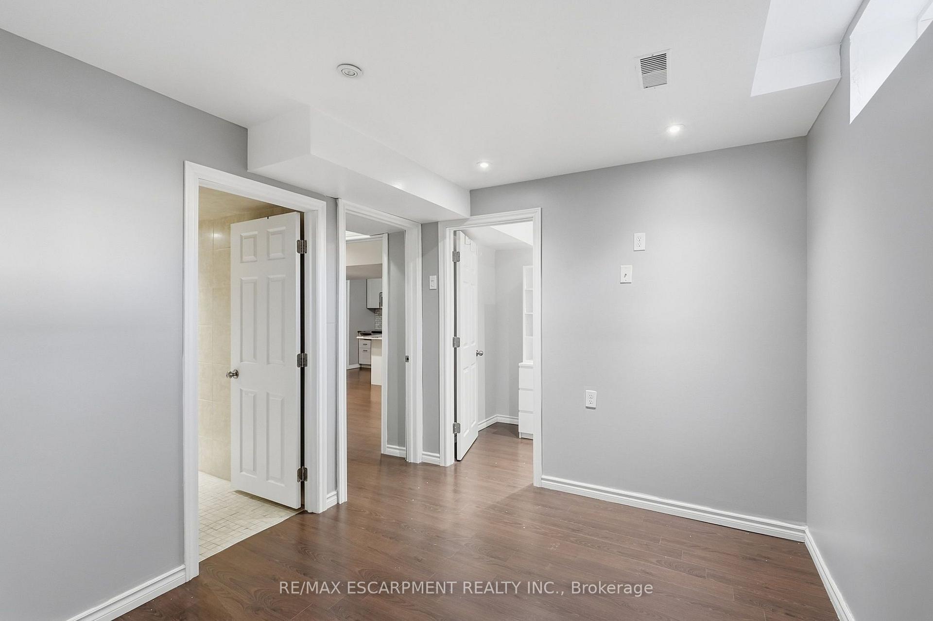 Photo 33 of 84 Deerborn Drive, Hamilton, Thorner — HOMEH