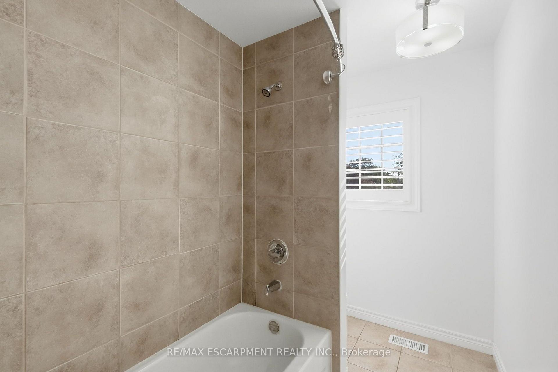 Photo 36 of 84 Deerborn Drive, Hamilton, Thorner — HOMEH