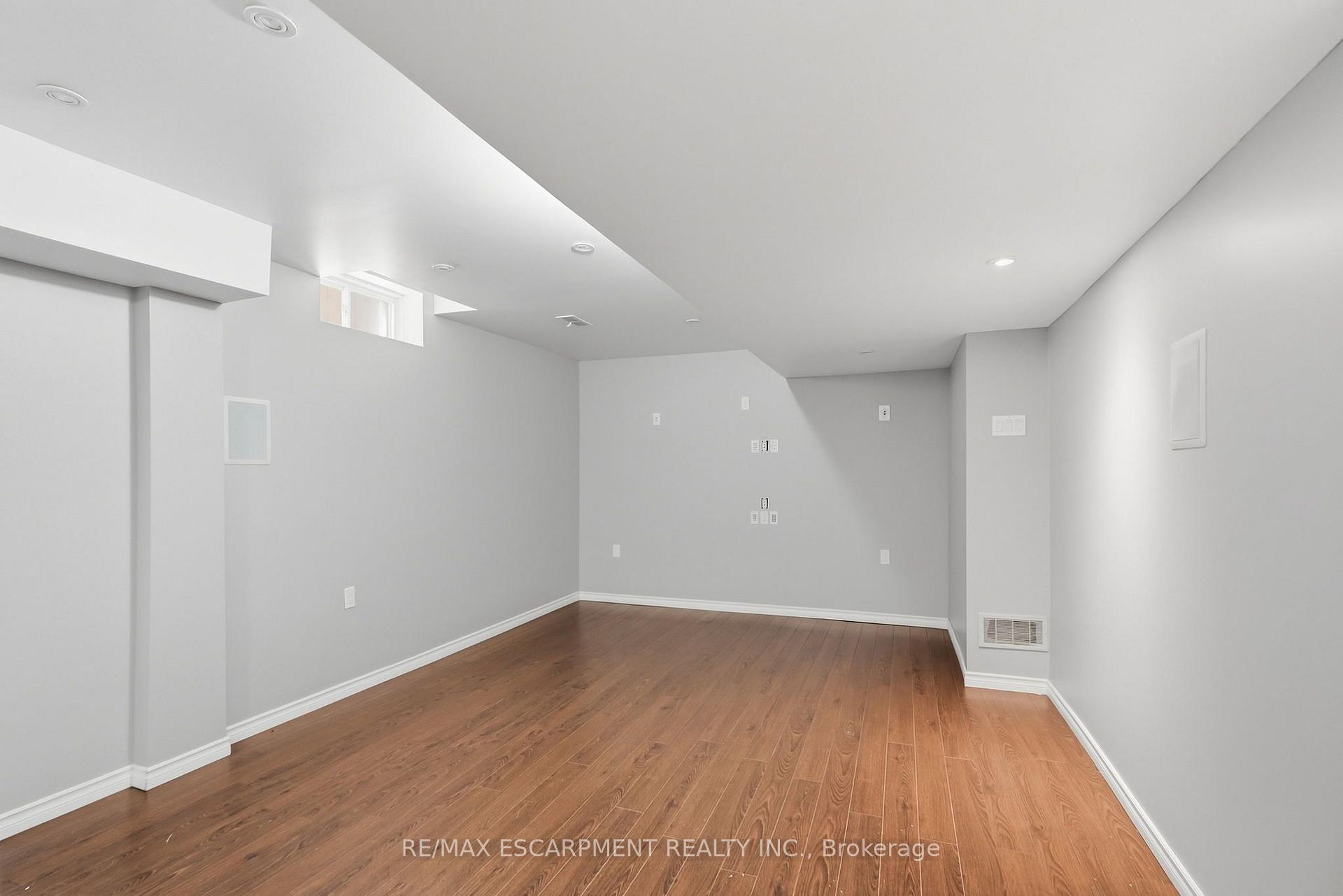 Photo 41 of 84 Deerborn Drive, Hamilton, Thorner — HOMEH