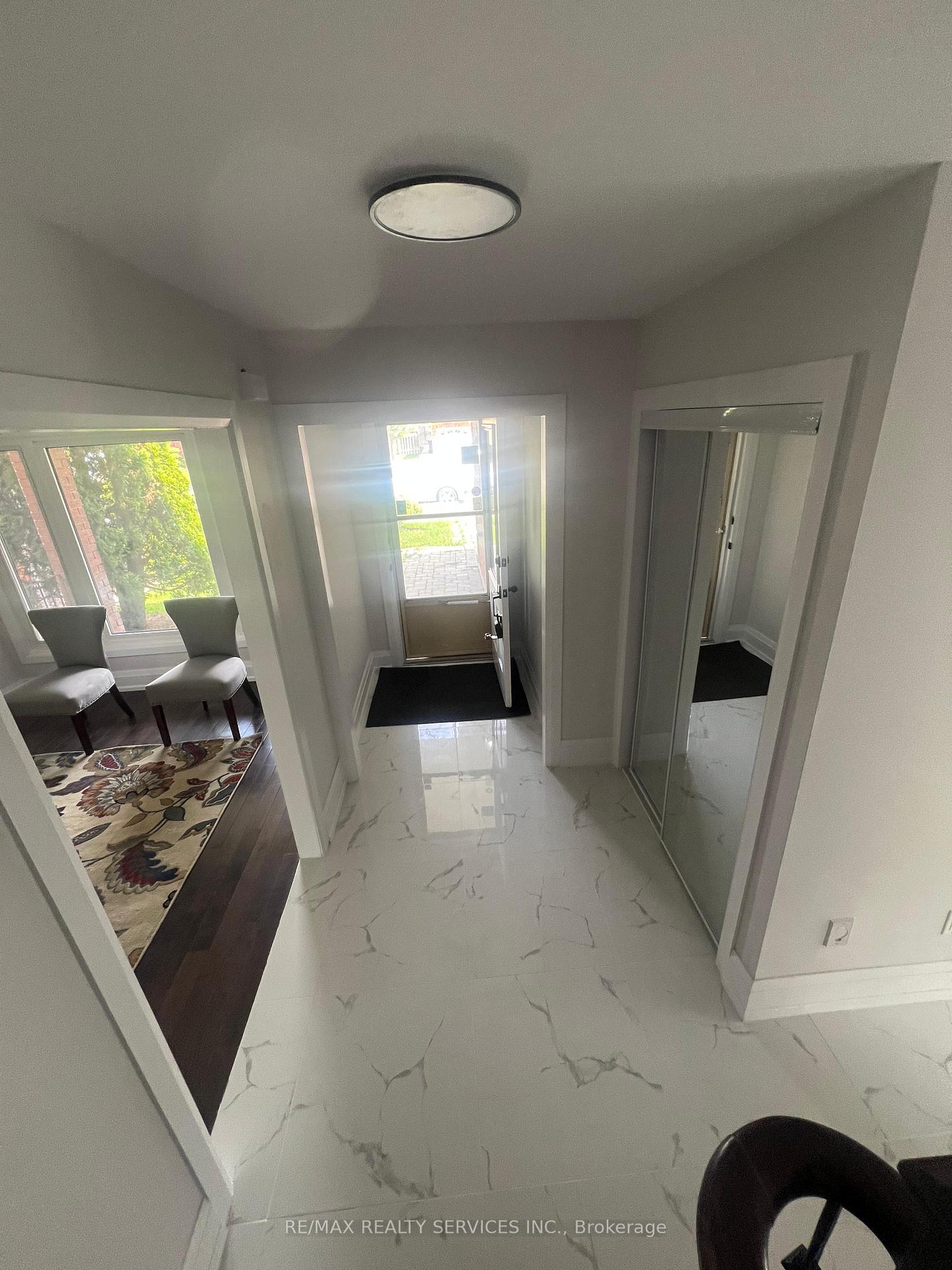 Photo 3 of 42 Dundalk Crescent, Brampton, Heart Lake West — HOMEH
