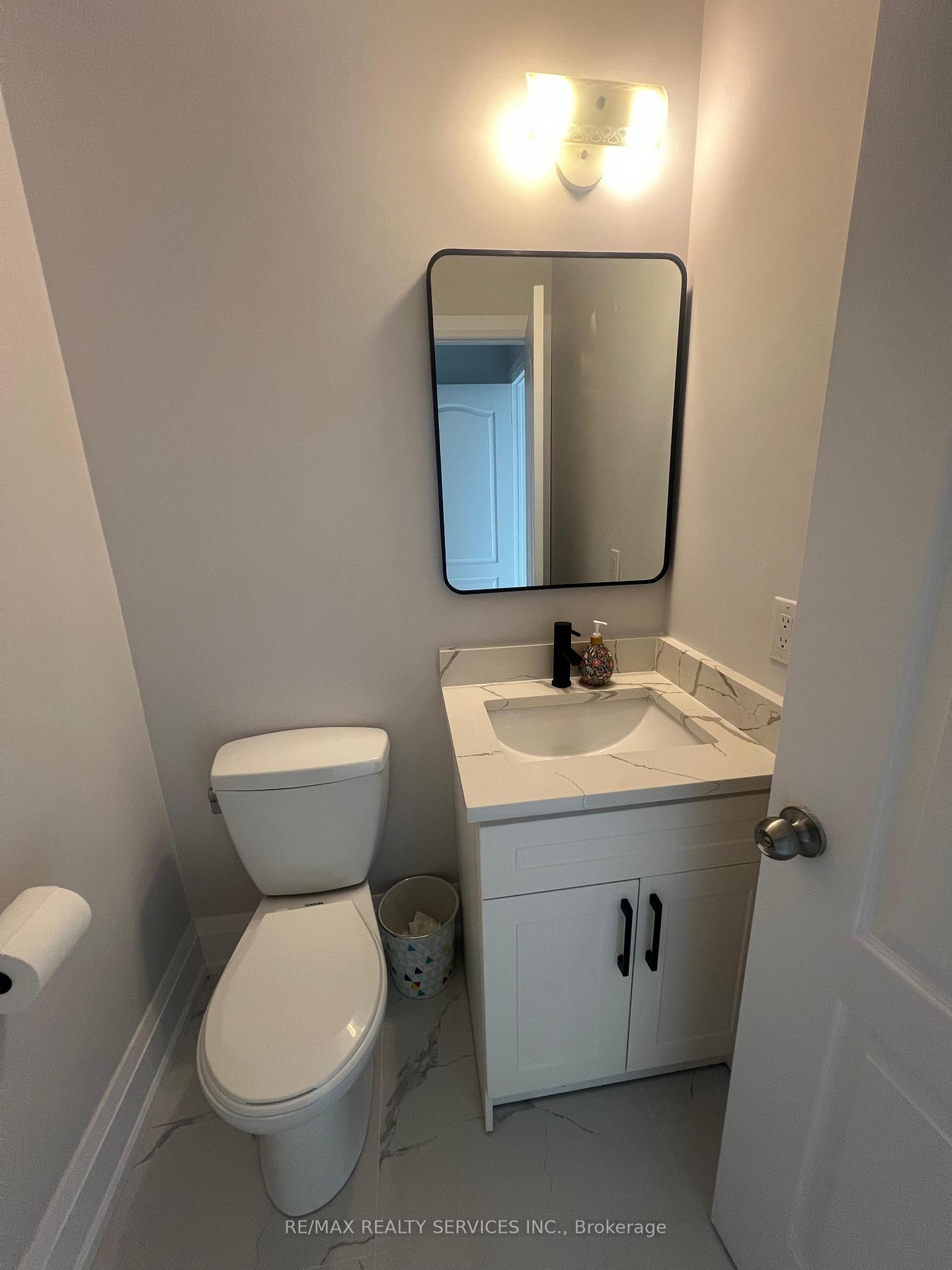 Photo 5 of 42 Dundalk Crescent, Brampton, Heart Lake West — HOMEH