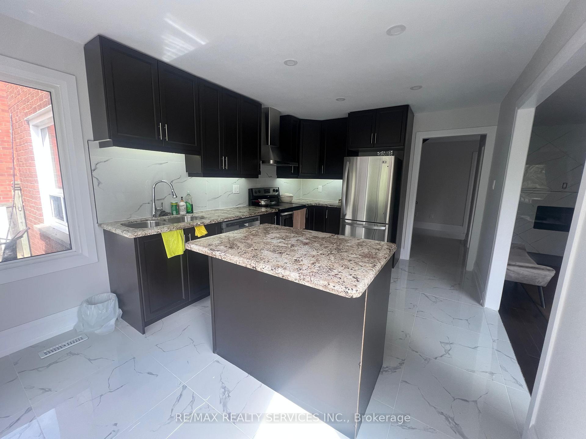 Photo 7 of 42 Dundalk Crescent, Brampton, Heart Lake West — HOMEH