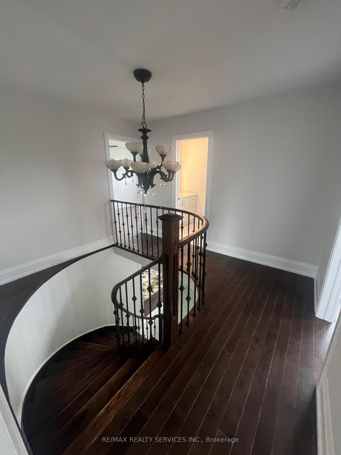 Photo 11 of 42 Dundalk Crescent, Brampton, Heart Lake West — HOMEH