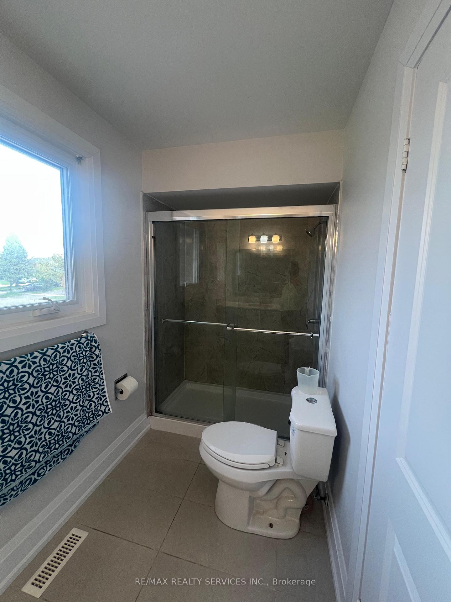 Photo 13 of 42 Dundalk Crescent, Brampton, Heart Lake West — HOMEH
