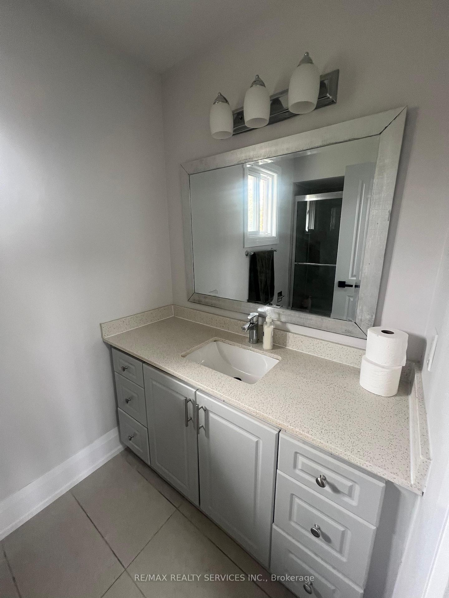 Photo 14 of 42 Dundalk Crescent, Brampton, Heart Lake West — HOMEH