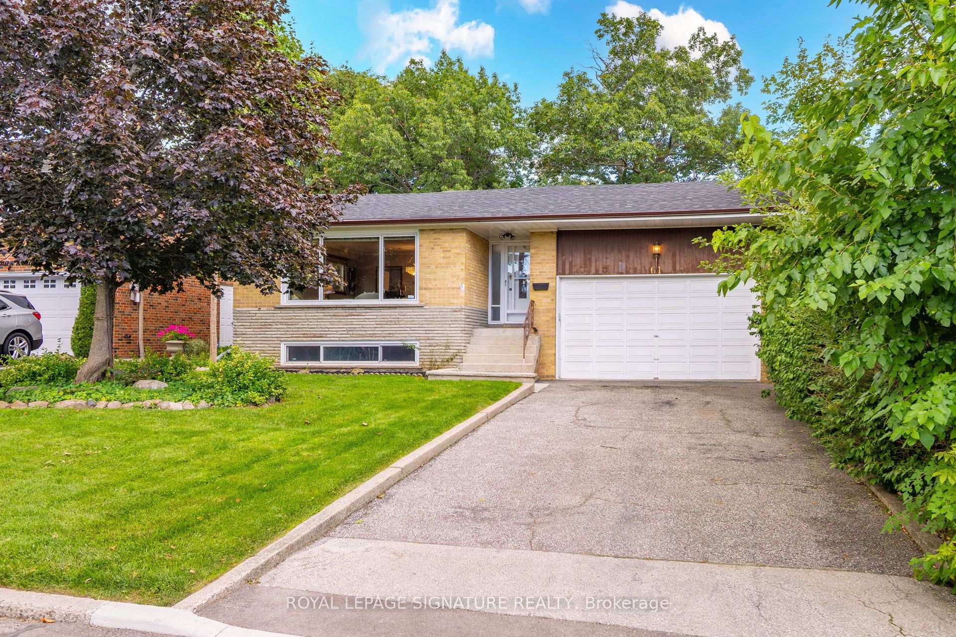 Photo 1 of 61 Comay Road, North York, Brookhaven-Amesbury — HOMEH