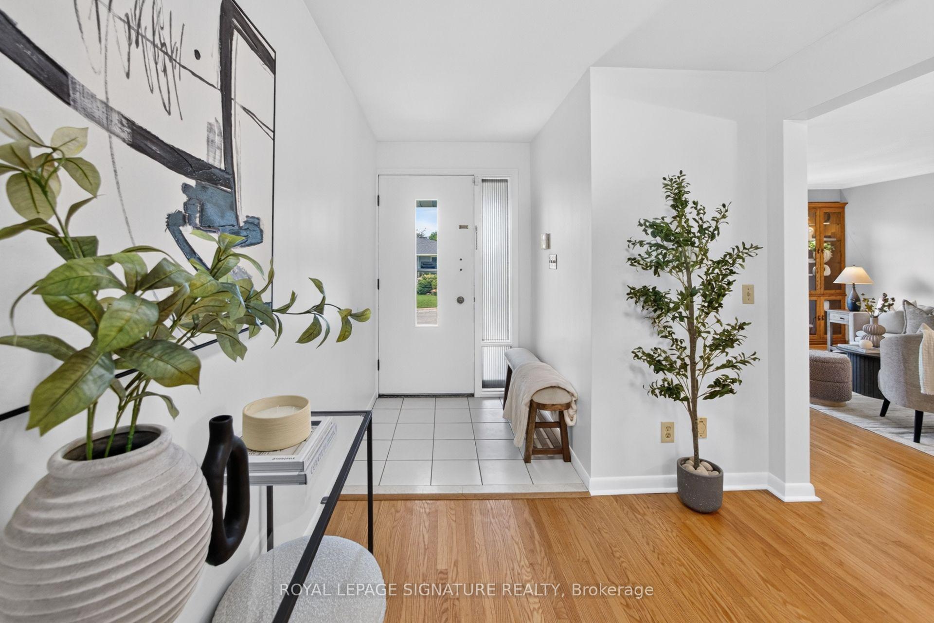 Photo 4 of 61 Comay Road, North York, Brookhaven-Amesbury — HOMEH