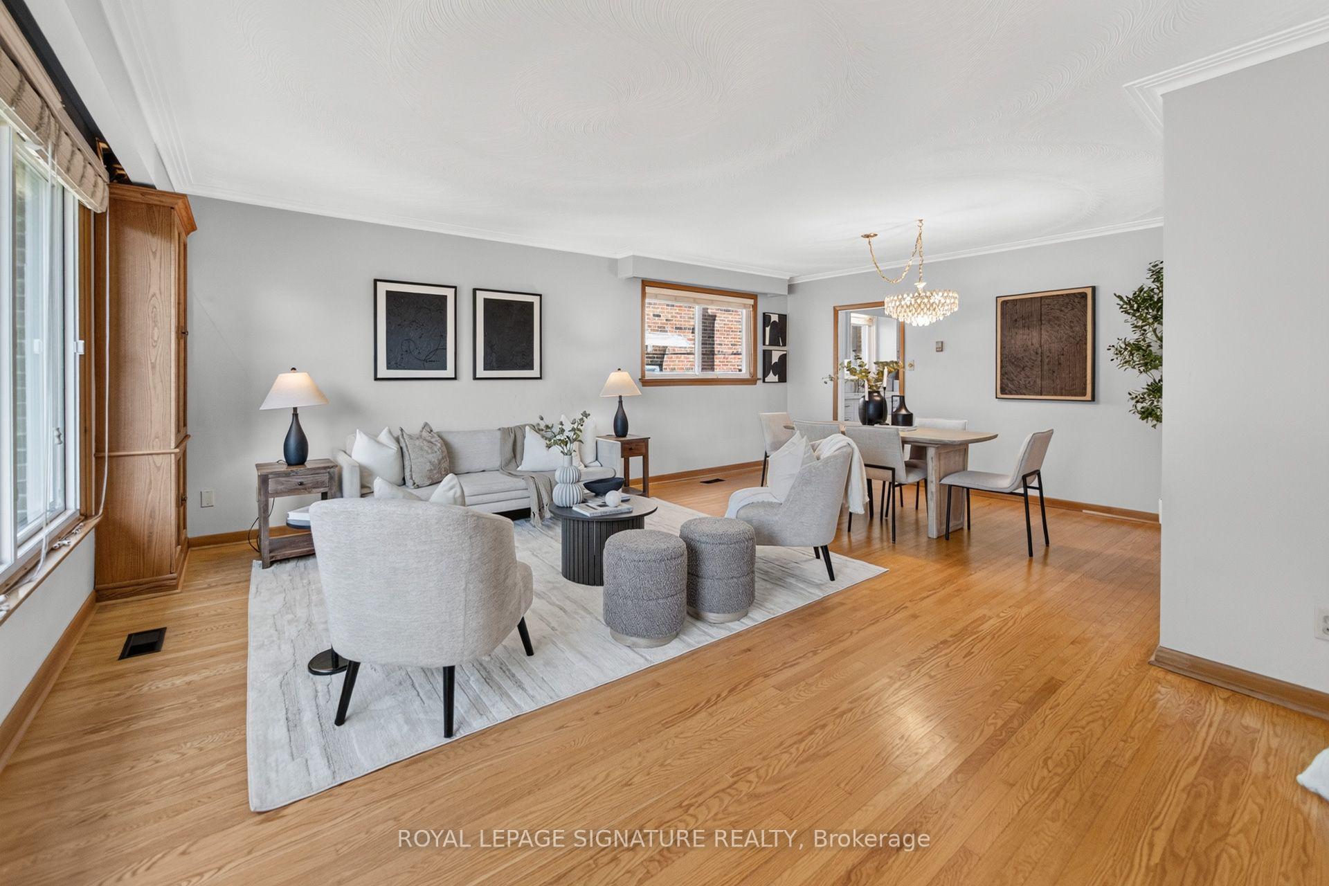 Photo 6 of 61 Comay Road, North York, Brookhaven-Amesbury — HOMEH