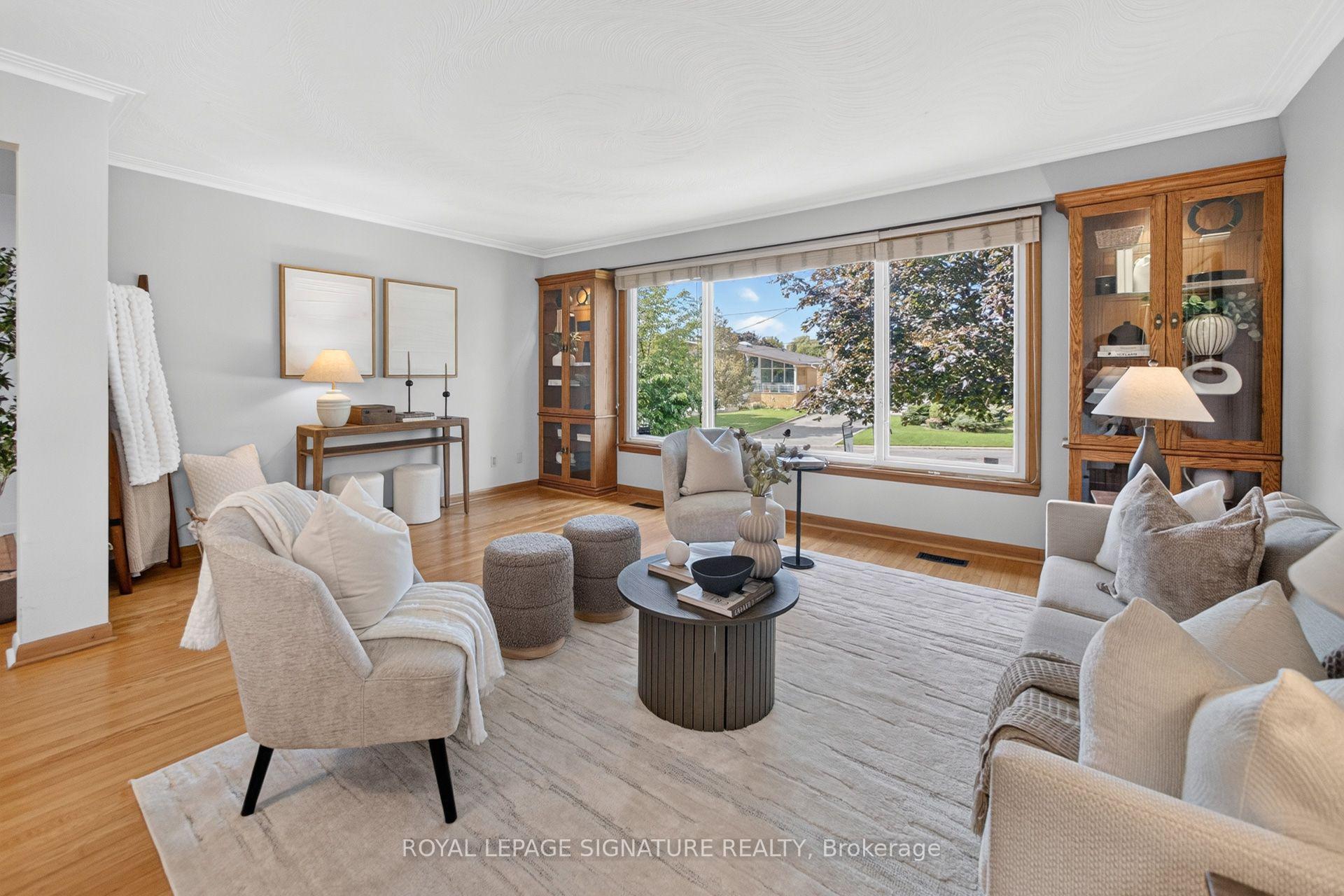 Photo 7 of 61 Comay Road, North York, Brookhaven-Amesbury — HOMEH