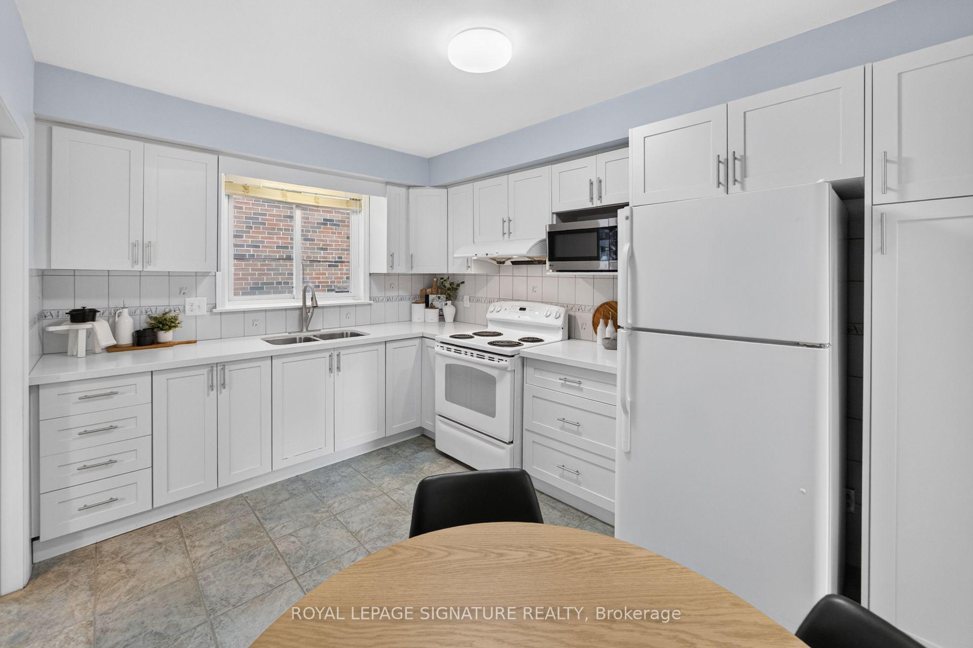 Photo 11 of 61 Comay Road, North York, Brookhaven-Amesbury — HOMEH