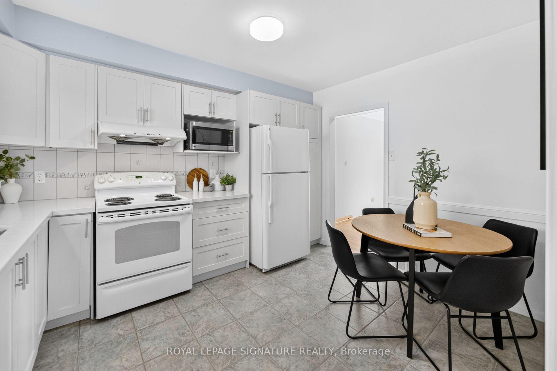 Photo 12 of 61 Comay Road, North York, Brookhaven-Amesbury — HOMEH