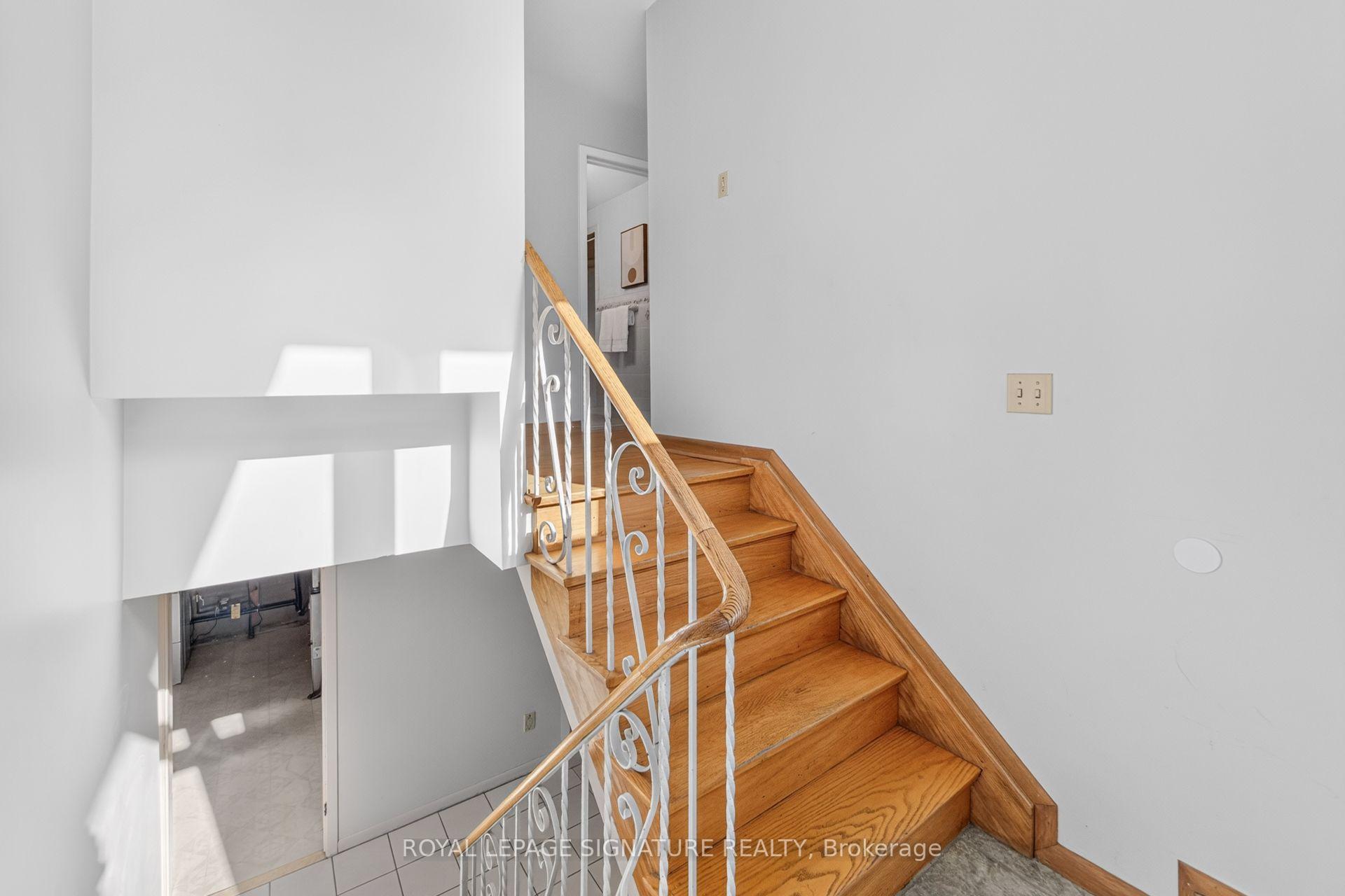 Photo 19 of 61 Comay Road, North York, Brookhaven-Amesbury — HOMEH