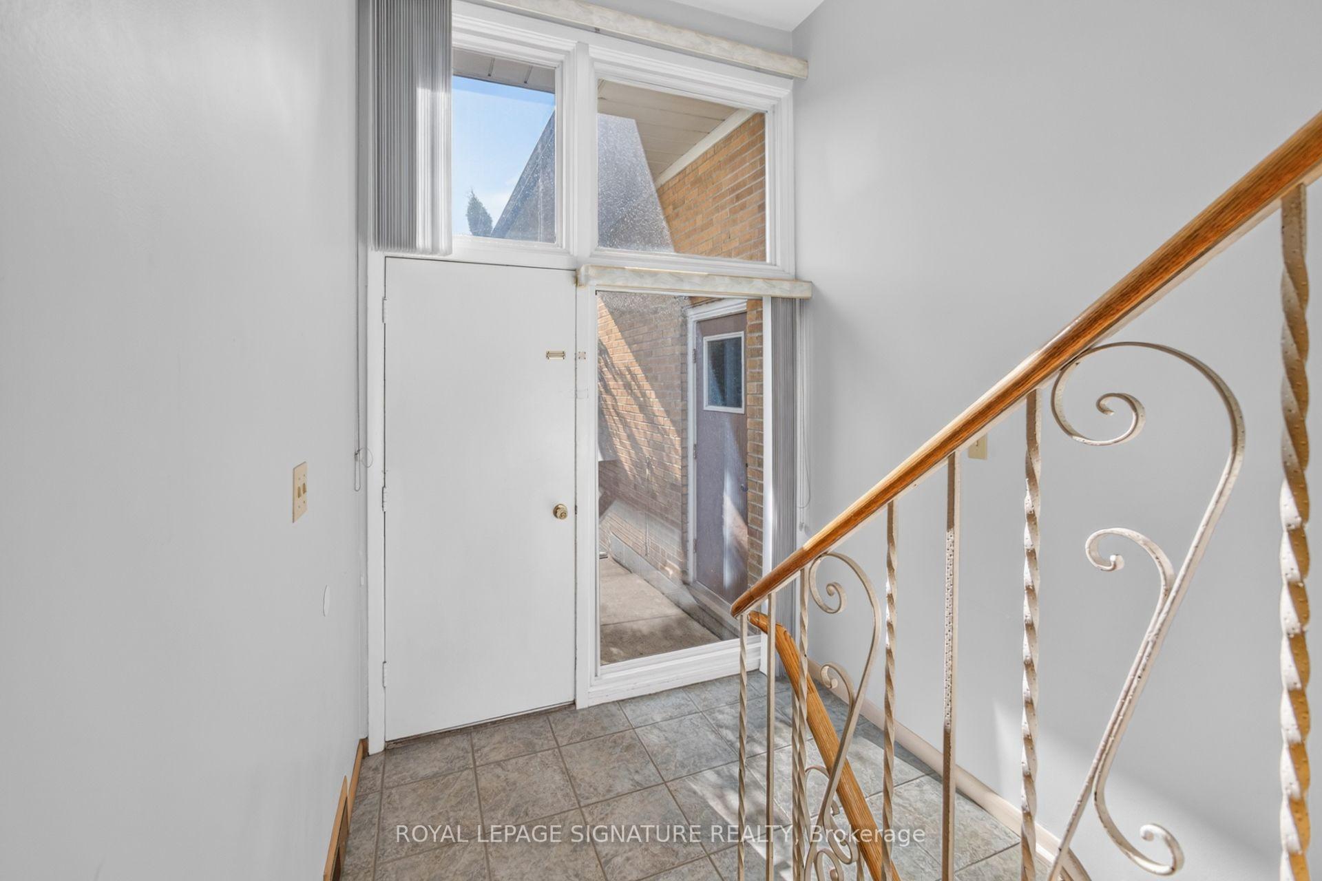 Photo 20 of 61 Comay Road, North York, Brookhaven-Amesbury — HOMEH