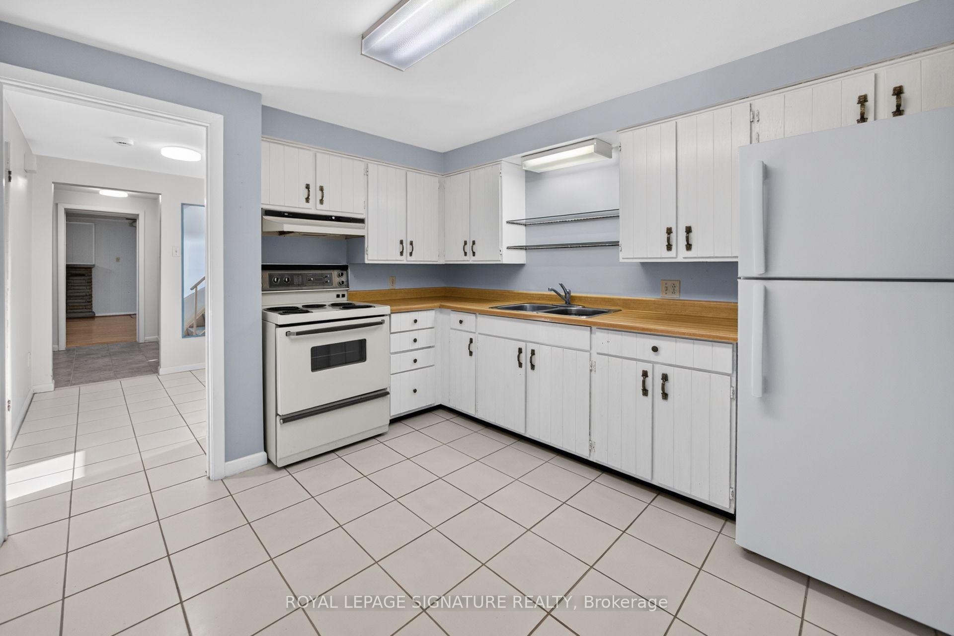 Photo 22 of 61 Comay Road, North York, Brookhaven-Amesbury — HOMEH