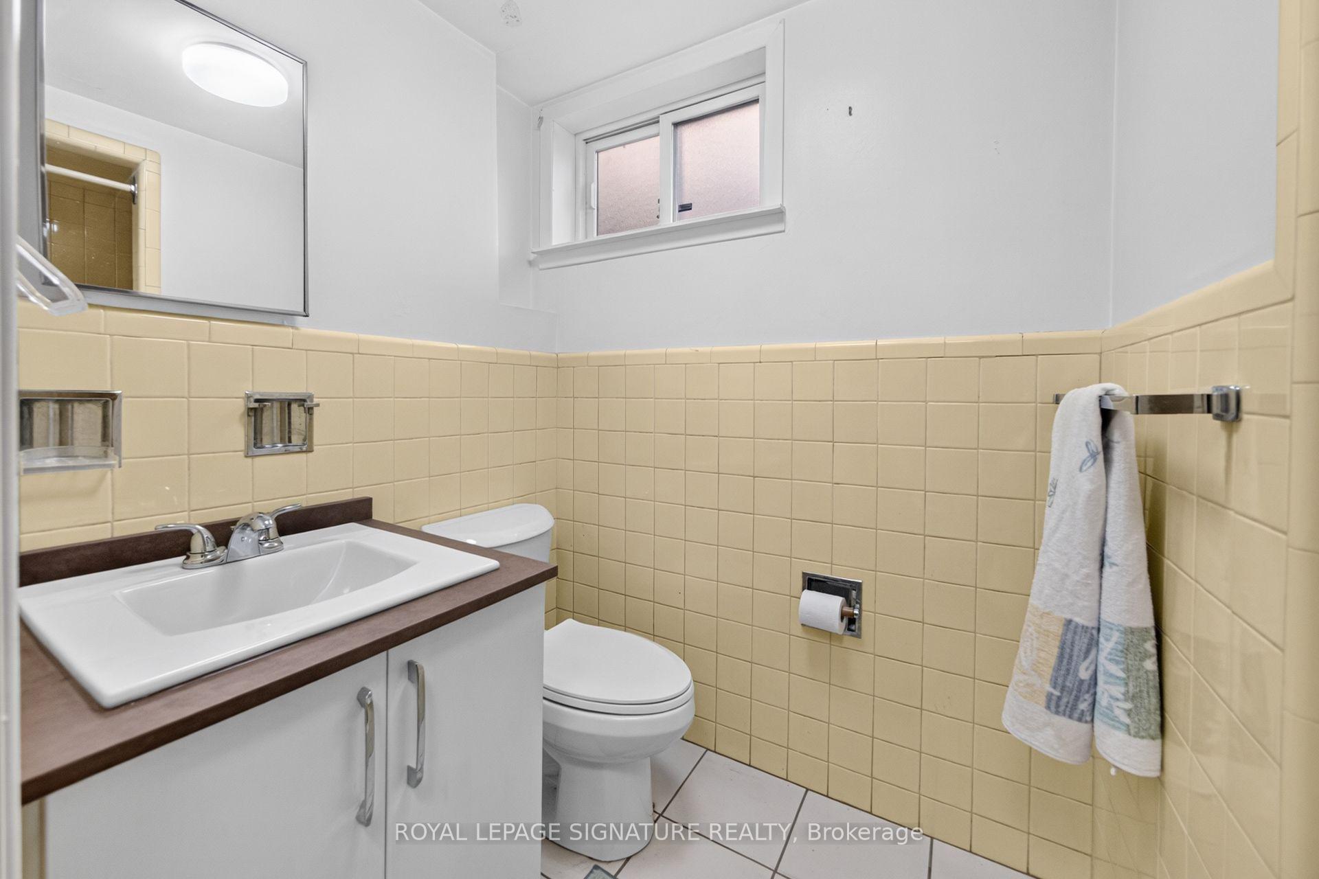 Photo 24 of 61 Comay Road, North York, Brookhaven-Amesbury — HOMEH