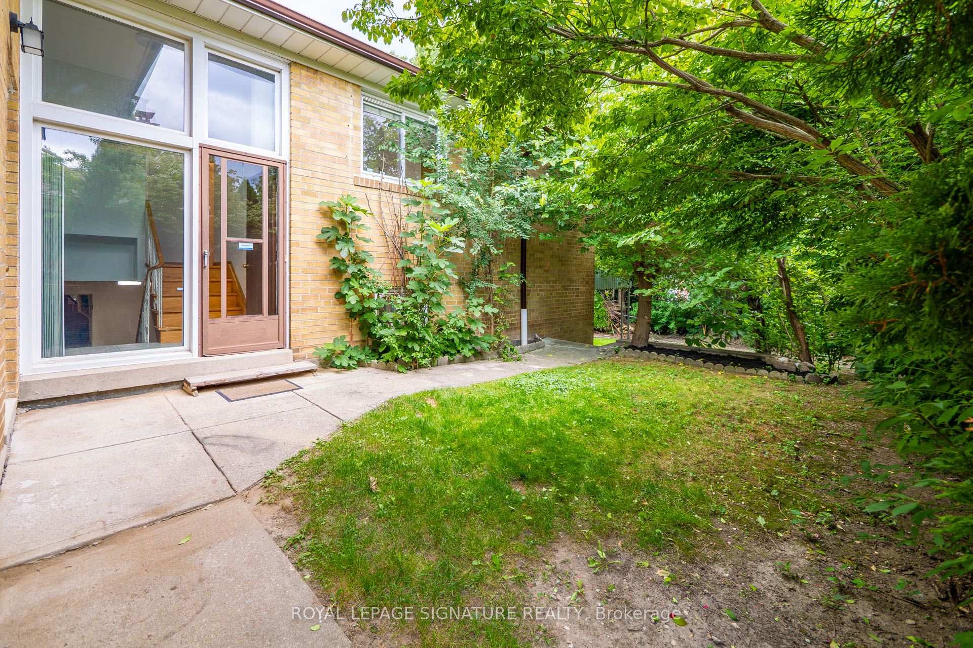 Photo 28 of 61 Comay Road, North York, Brookhaven-Amesbury — HOMEH