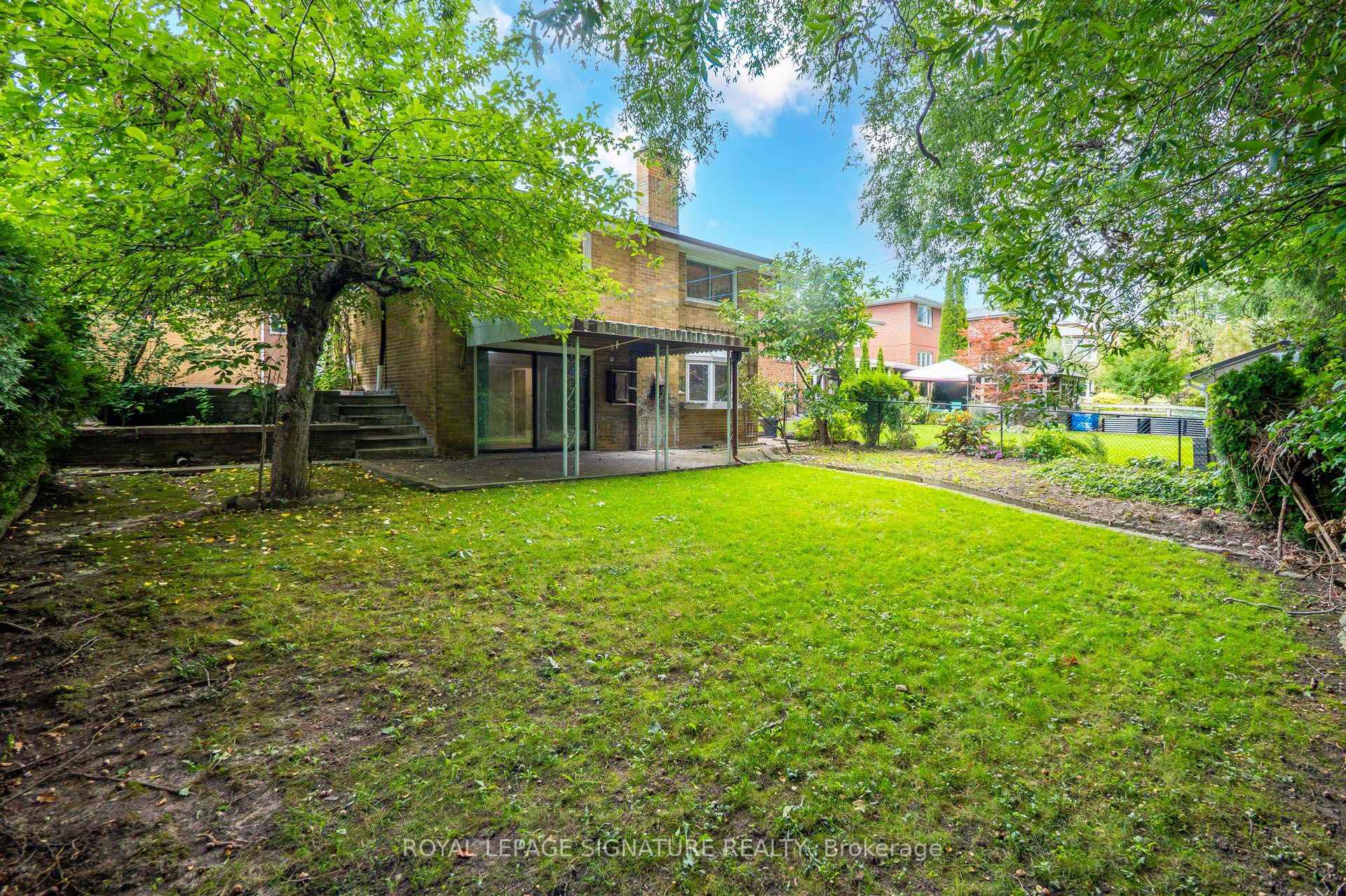 Photo 32 of 61 Comay Road, North York, Brookhaven-Amesbury — HOMEH