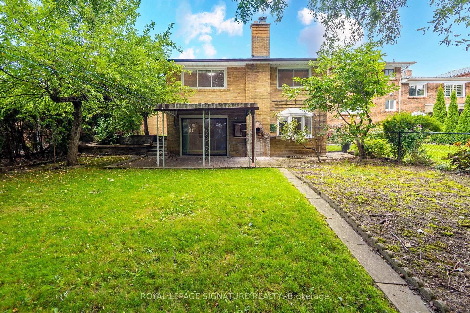 Photo 33 of 61 Comay Road, North York, Brookhaven-Amesbury — HOMEH