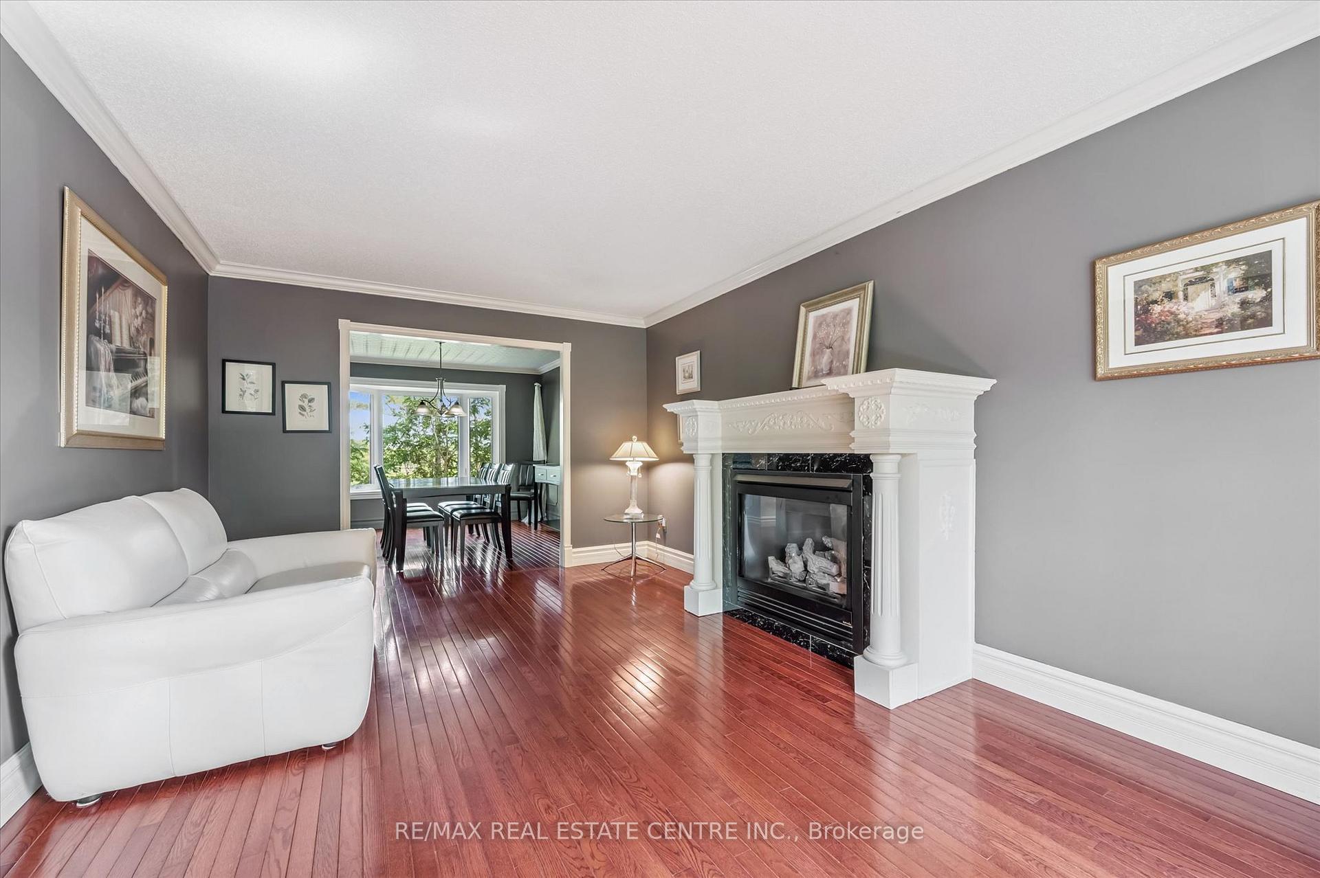 Photo 3 of 21 Tinatawa Court, Kitchener, Centreville Chicopee — HOMEH