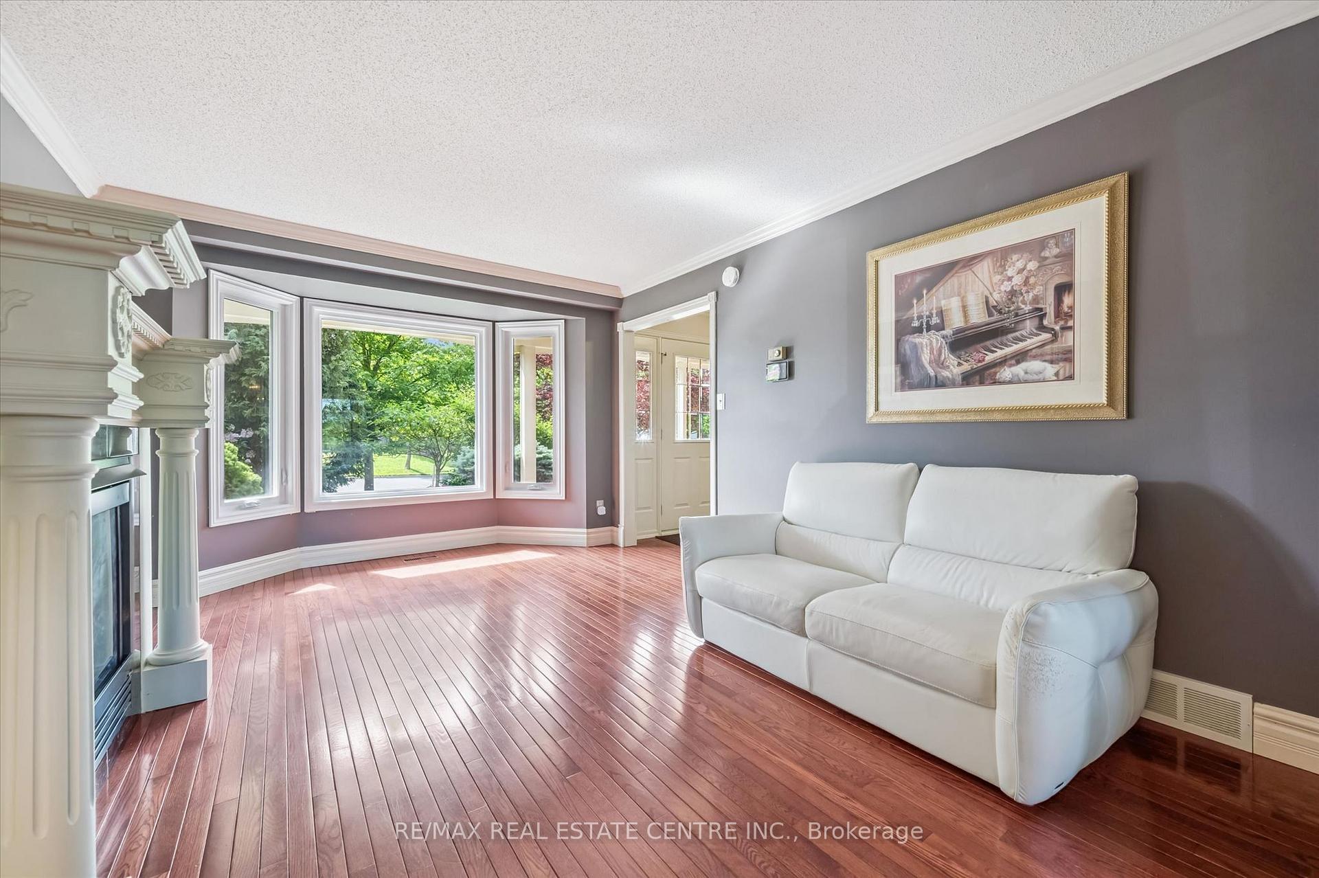 Photo 4 of 21 Tinatawa Court, Kitchener, Centreville Chicopee — HOMEH