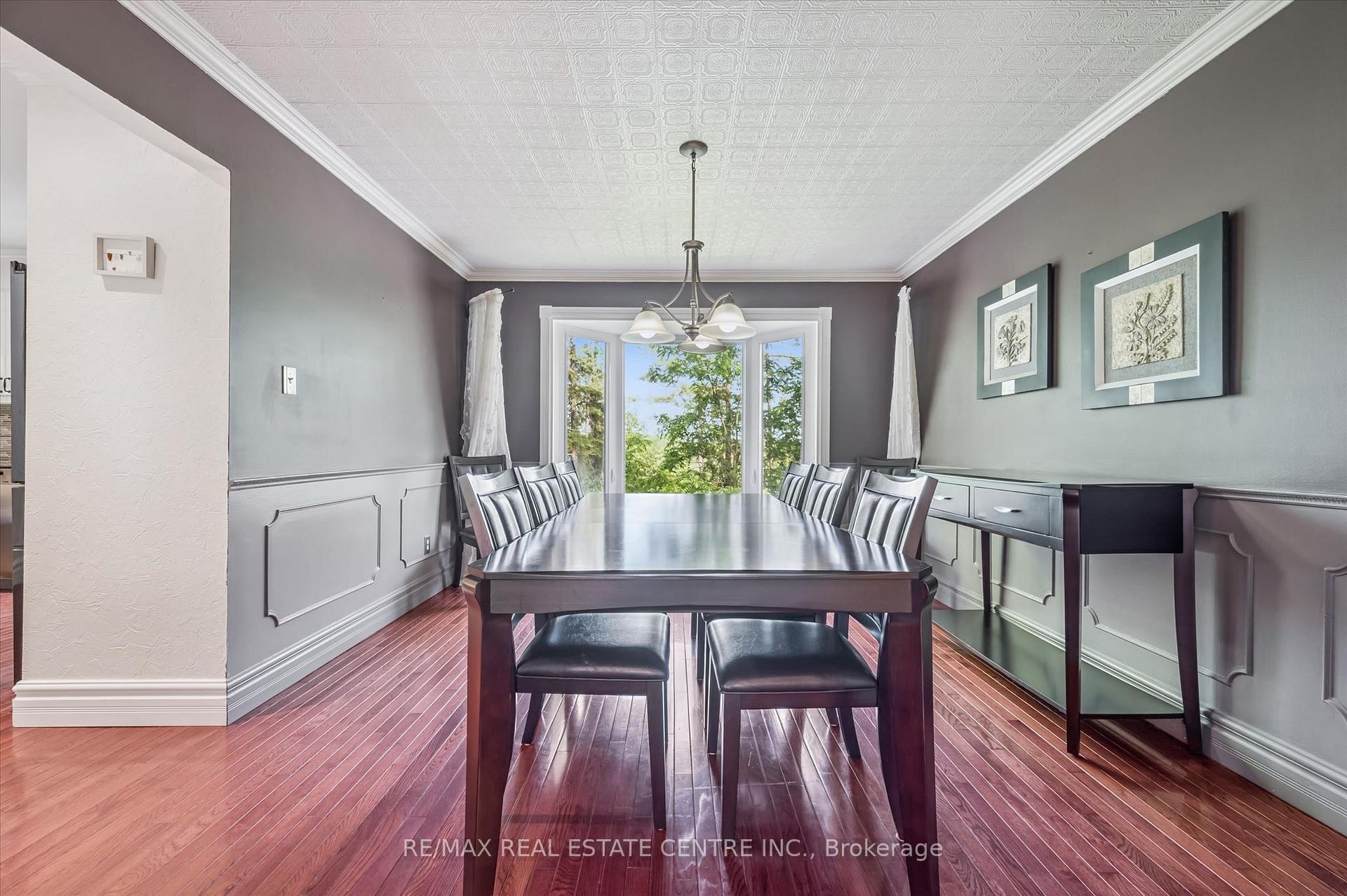 Photo 5 of 21 Tinatawa Court, Kitchener, Centreville Chicopee — HOMEH